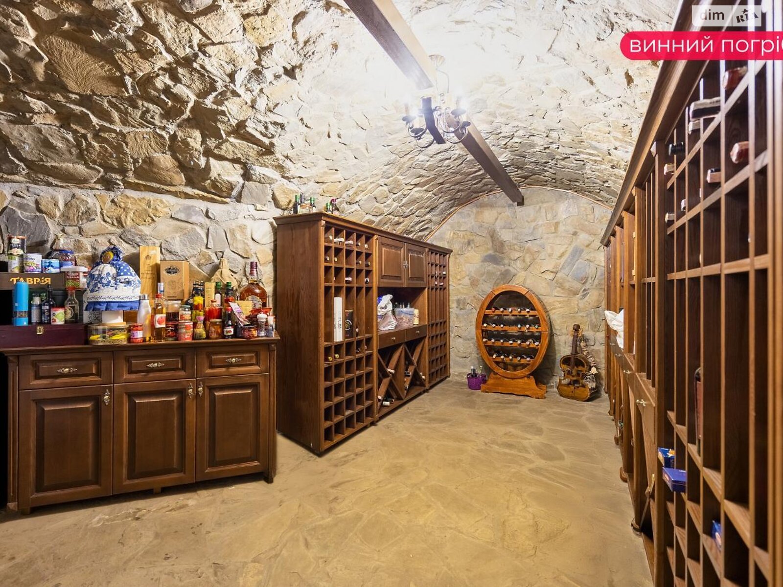 трехэтажный дом с верандой, 298.7 кв. м, кирпич. Продажа в Сходнице фото 1