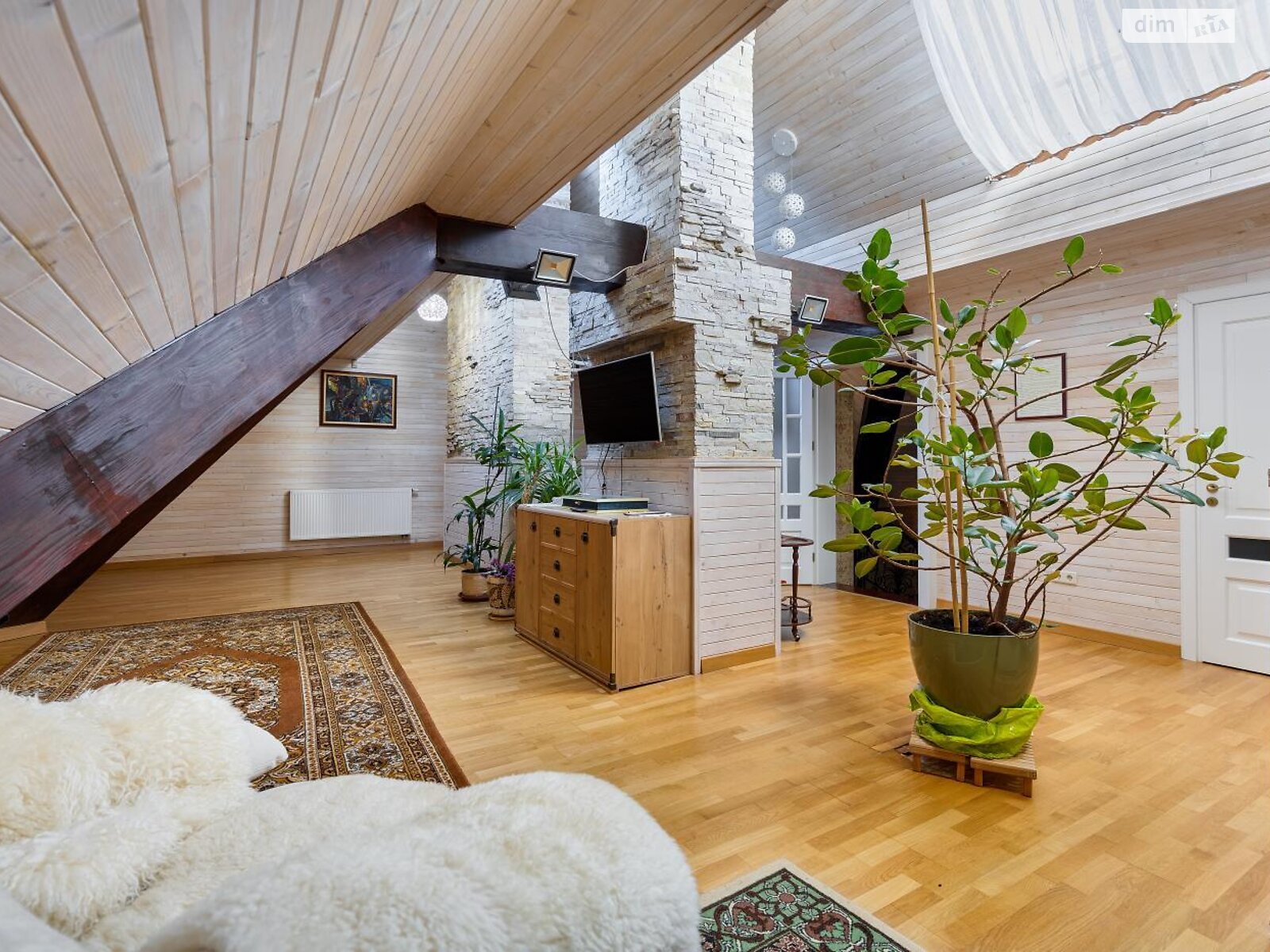 триповерховий будинок з верандою, 298.7 кв. м, цегла. Продаж у Східниці фото 1