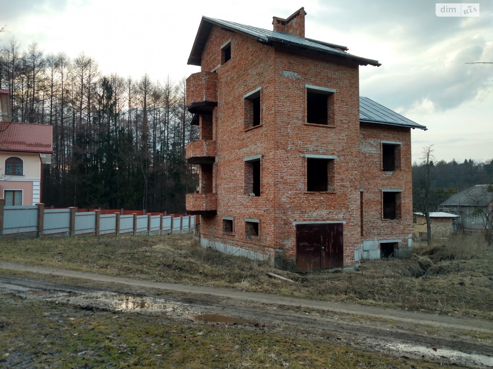 триповерховий будинок з гаражем, 386 кв. м, цегла. Продаж у Шпильчині фото 1 триповерховий будинок з гаражем, 386 кв. м, цегла. Продаж у Шпильчині фото 1