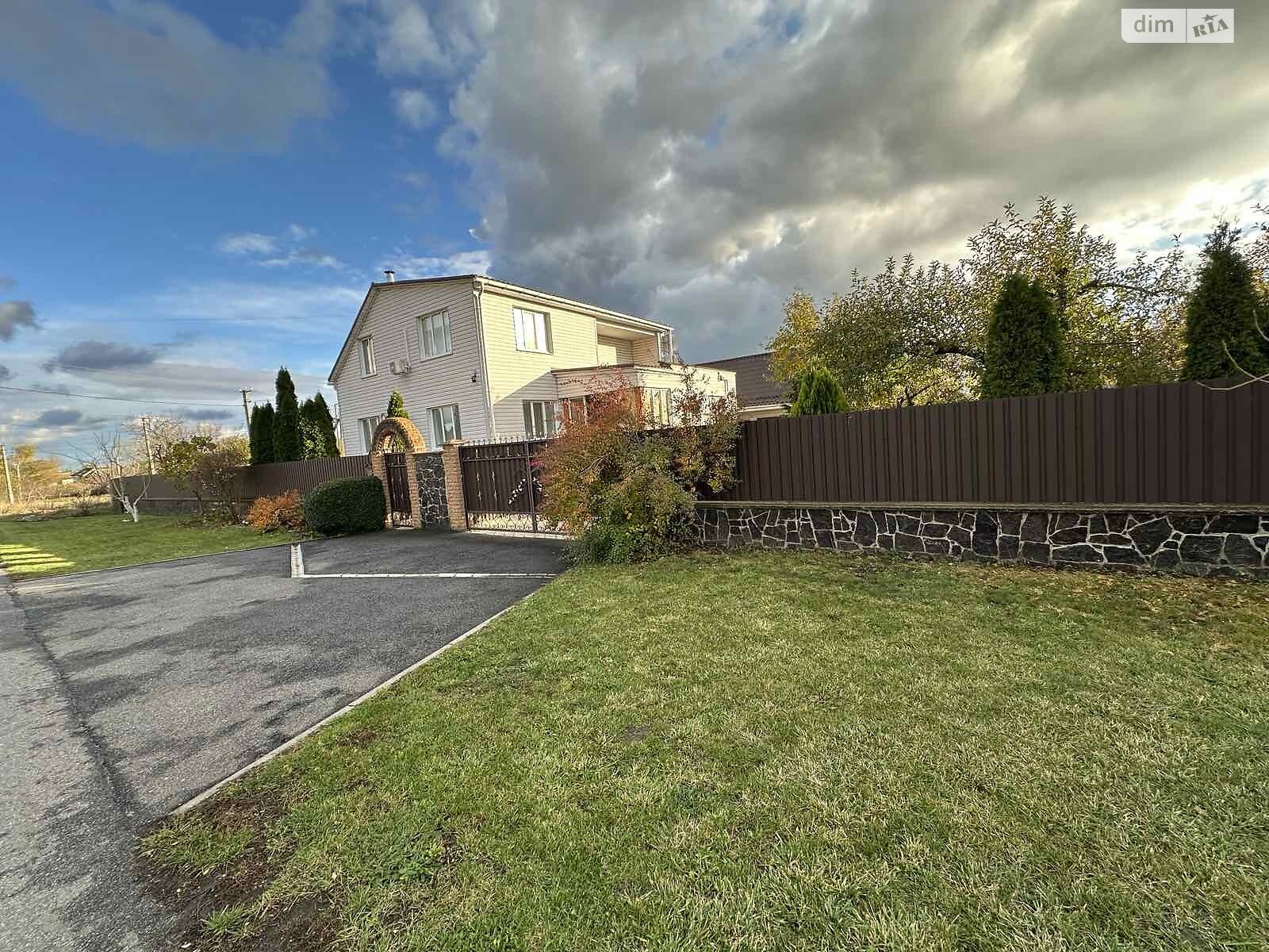 двухэтажный дом с верандой, 138 кв. м, кирпич. Продажа в Шполе фото 1