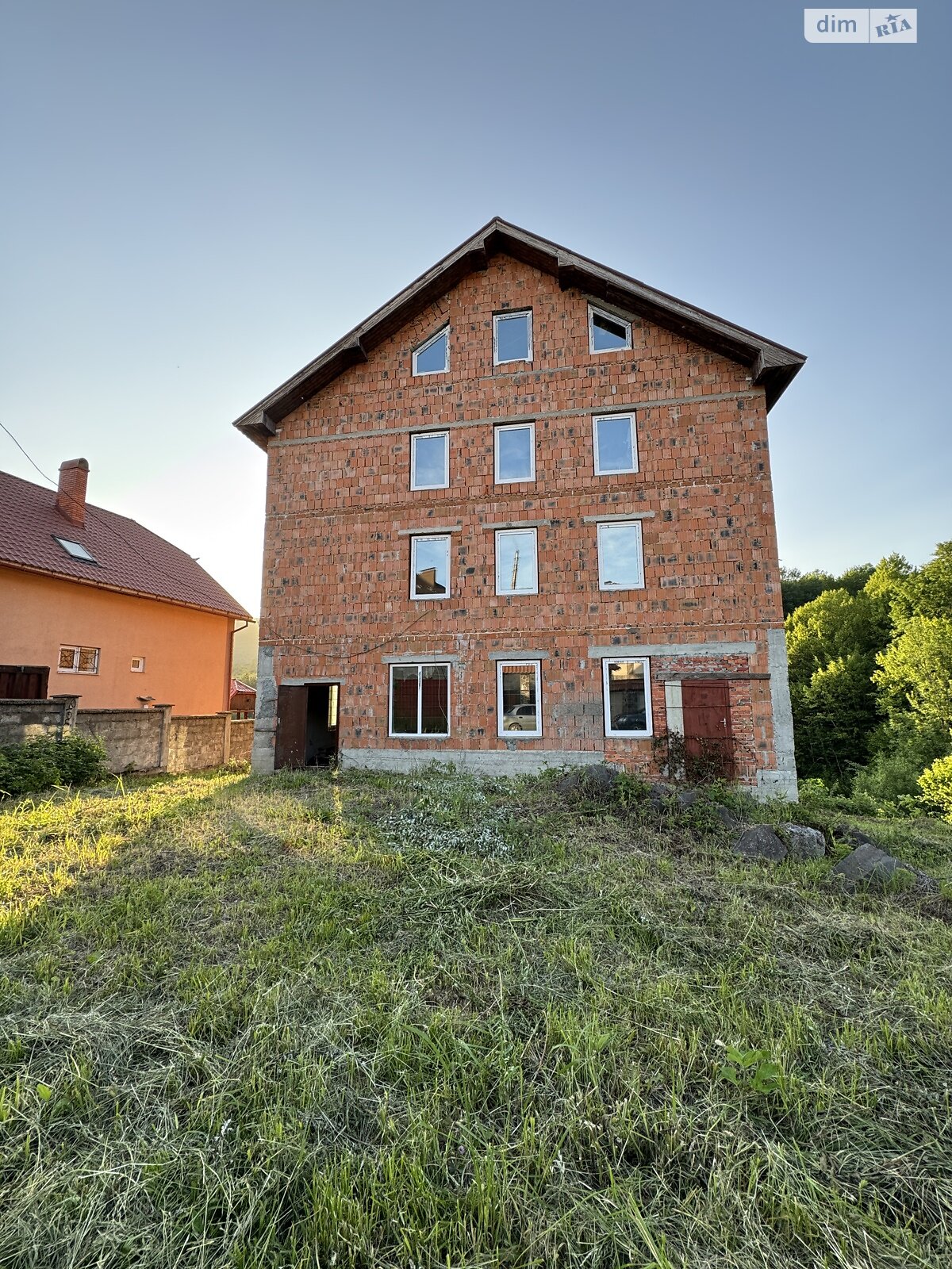 чотириповерховий будинок, 457.6 кв. м, цегла. Продаж у Синяку фото 1