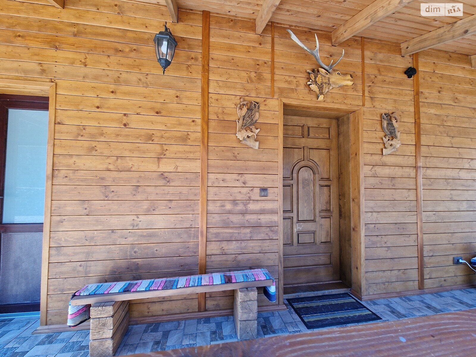 одноэтажный дом с мебелью, 209.5 кв. м, дерево и кирпич. Продажа в Синяке фото 1