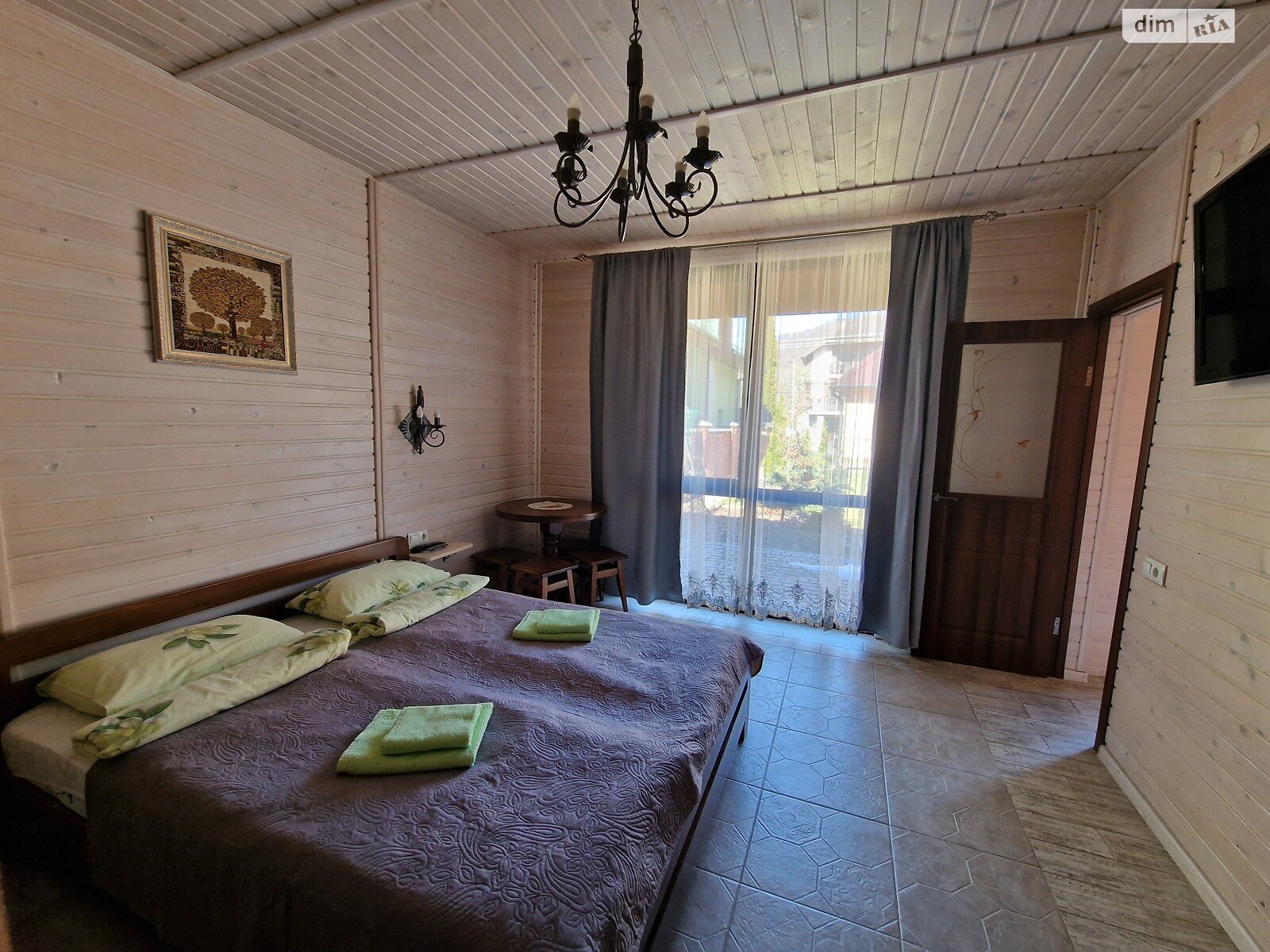 одноэтажный дом с мебелью, 209.5 кв. м, дерево и кирпич. Продажа в Синяке фото 1