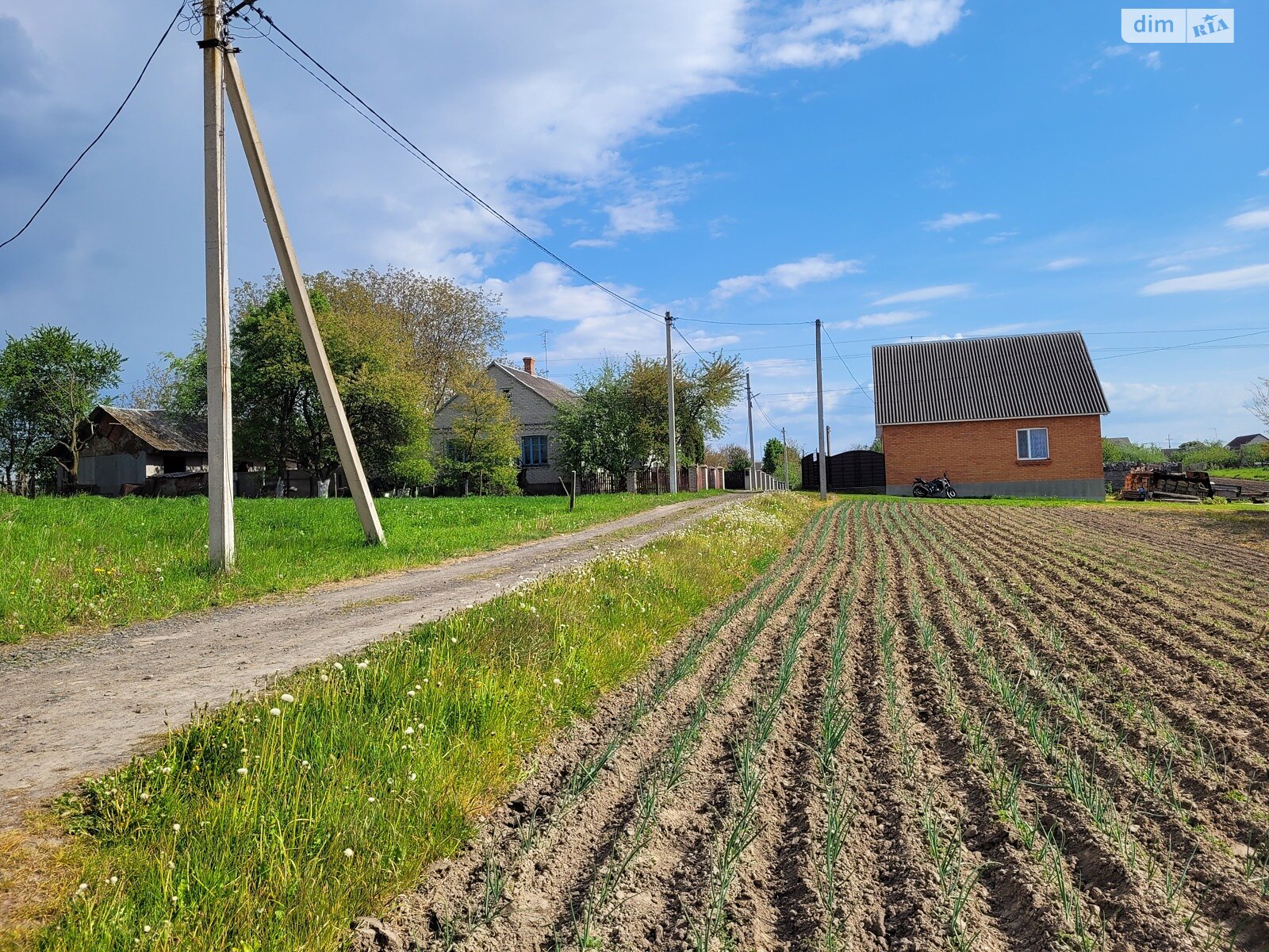 двухэтажный дом с отоплением, 200 кв. м, кирпич. Продажа в Сирники фото 1