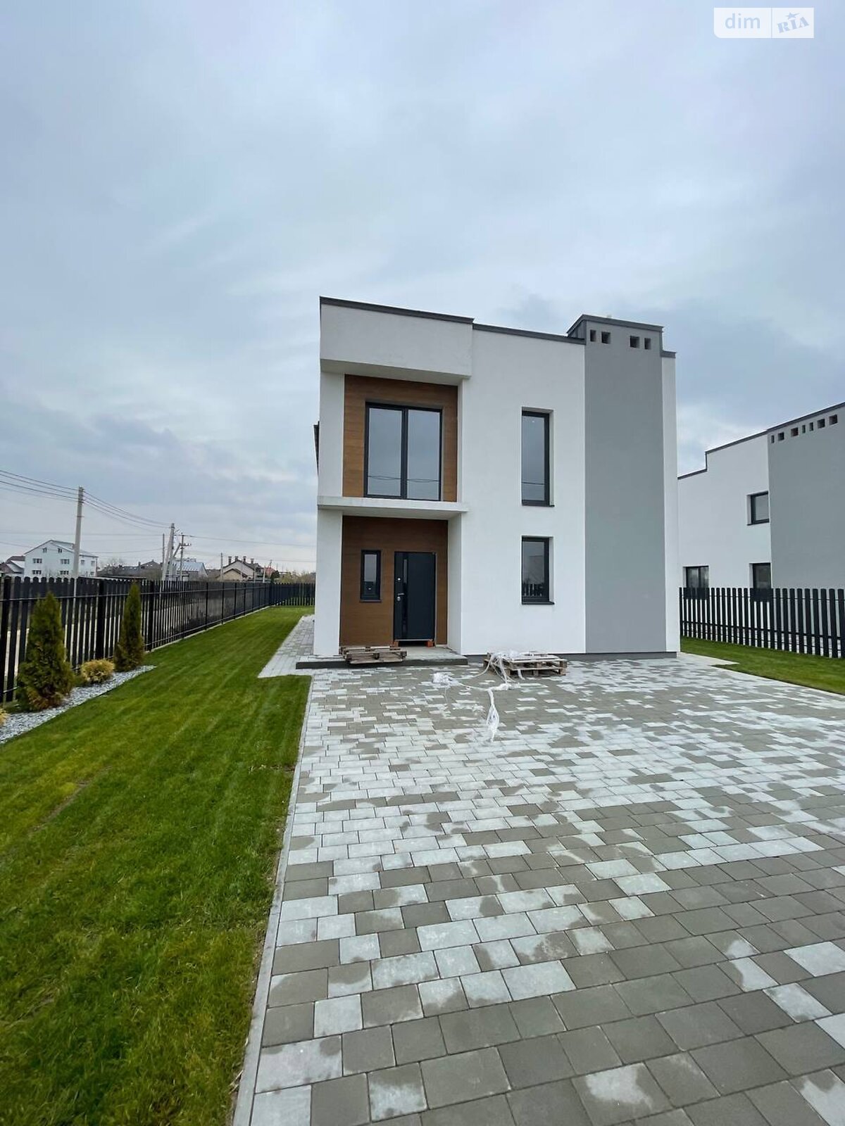 двухэтажный дом с отоплением, 144 кв. м, кирпич. Продажа в Скнилове фото 1 двухэтажный дом с отоплением, 144 кв. м, кирпич. Продажа в Скнилове фото 1