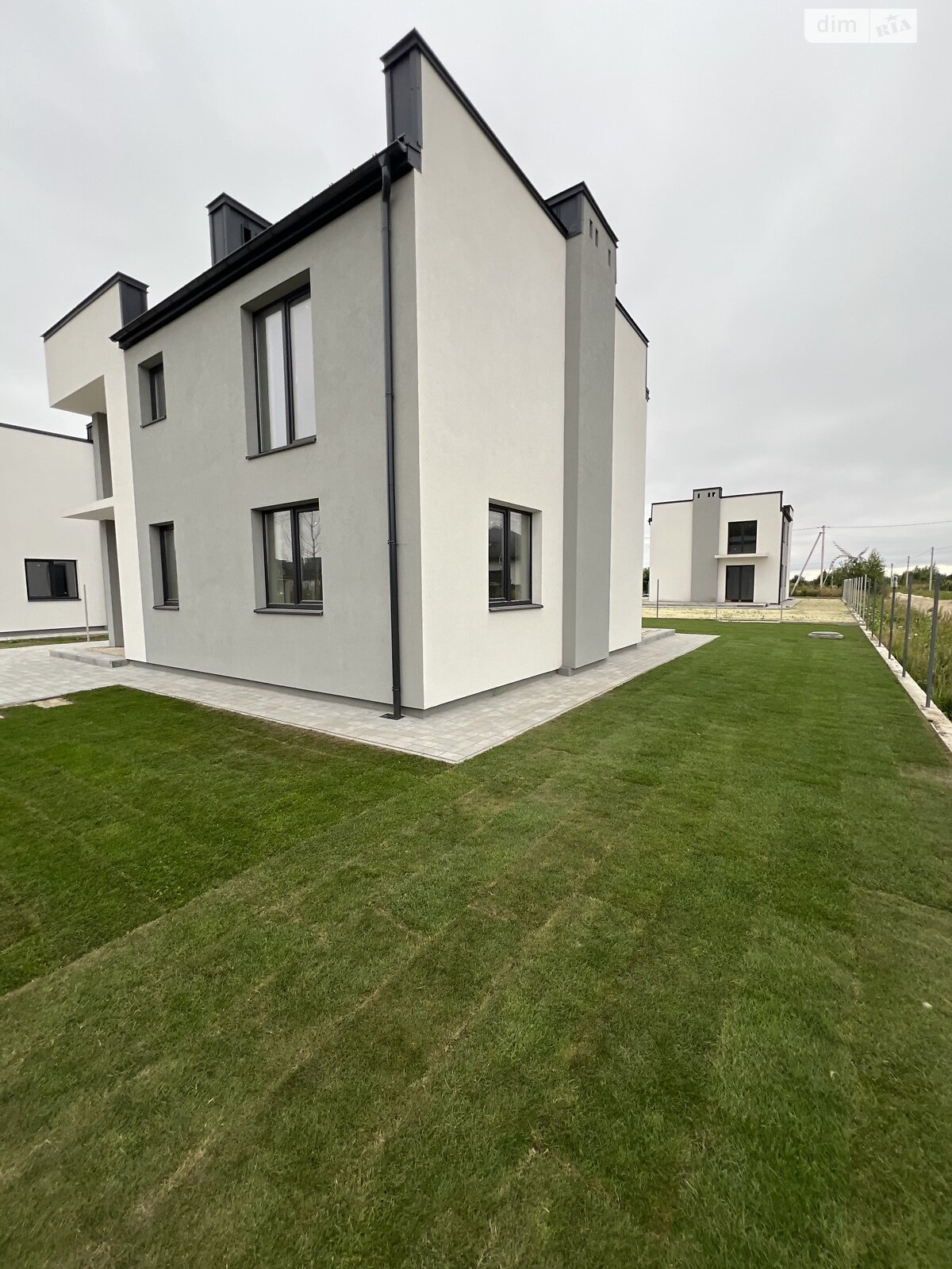 двухэтажный дом с балконом, 142 кв. м, кирпич. Продажа в Скнилове фото 1