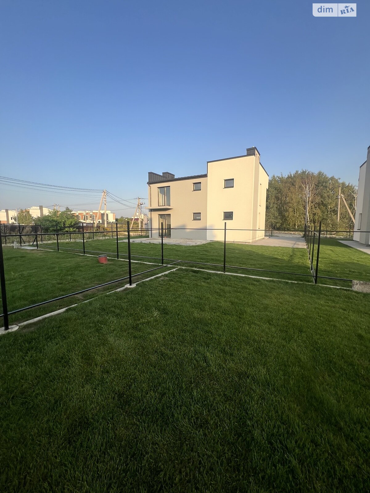 двухэтажный дом с балконом, 142 кв. м, кирпич. Продажа в Скнилове фото 1