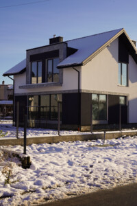 одноэтажный дом с гаражом, 145 кв. м, кирпич. Продажа в Скнилове фото 2