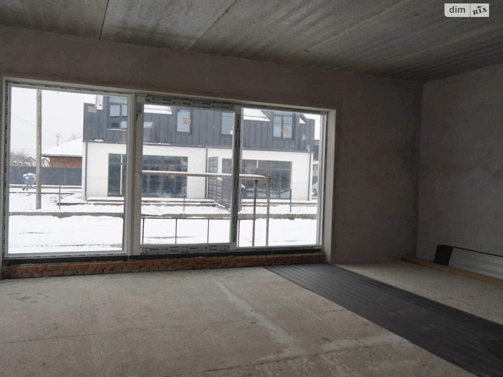 одноэтажный дом с гаражом, 145 кв. м, кирпич. Продажа в Скнилове фото 1