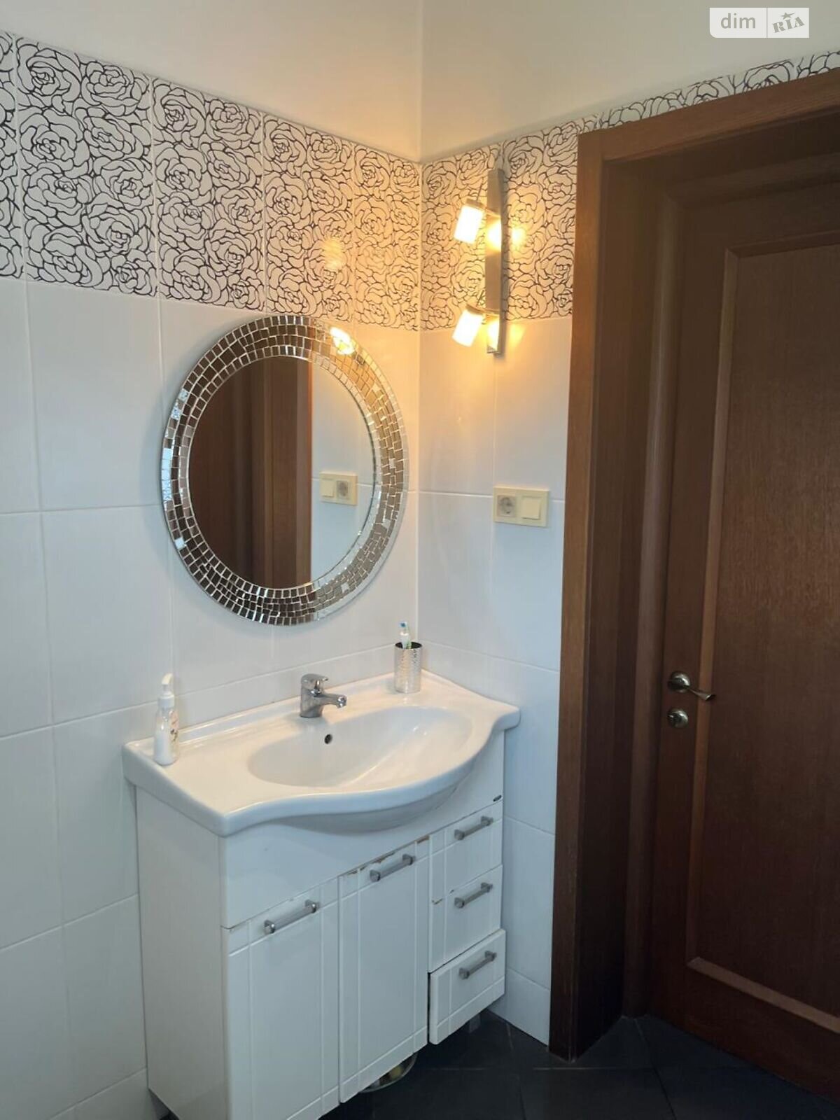 двухэтажный дом с верандой, 222.3 кв. м, кирпич. Продажа в Сколе район Сколе фото 1 двухэтажный дом с верандой, 222.3 кв. м, кирпич. Продажа в Сколе район Сколе фото 1