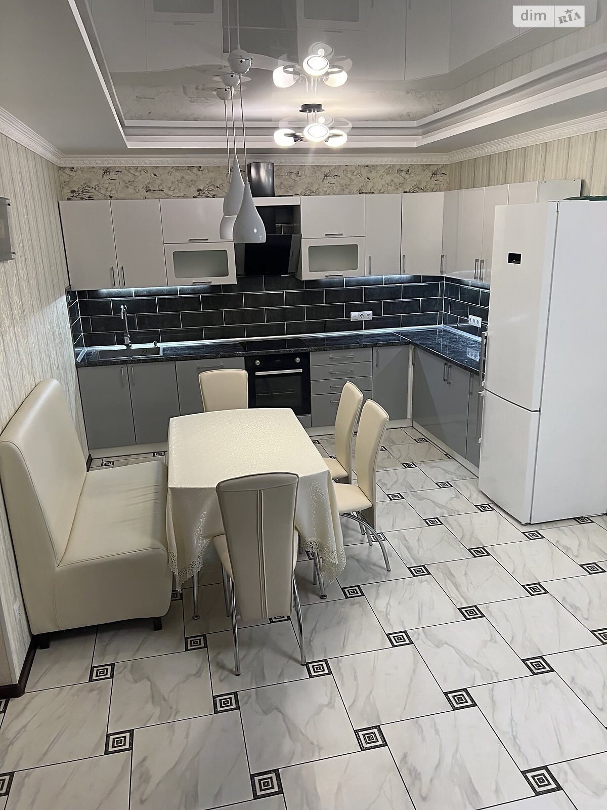 одноэтажный дом с гаражом, 301 кв. м, кирпич. Продажа в Славном фото 1 одноэтажный дом с гаражом, 301 кв. м, кирпич. Продажа в Славном фото 1
