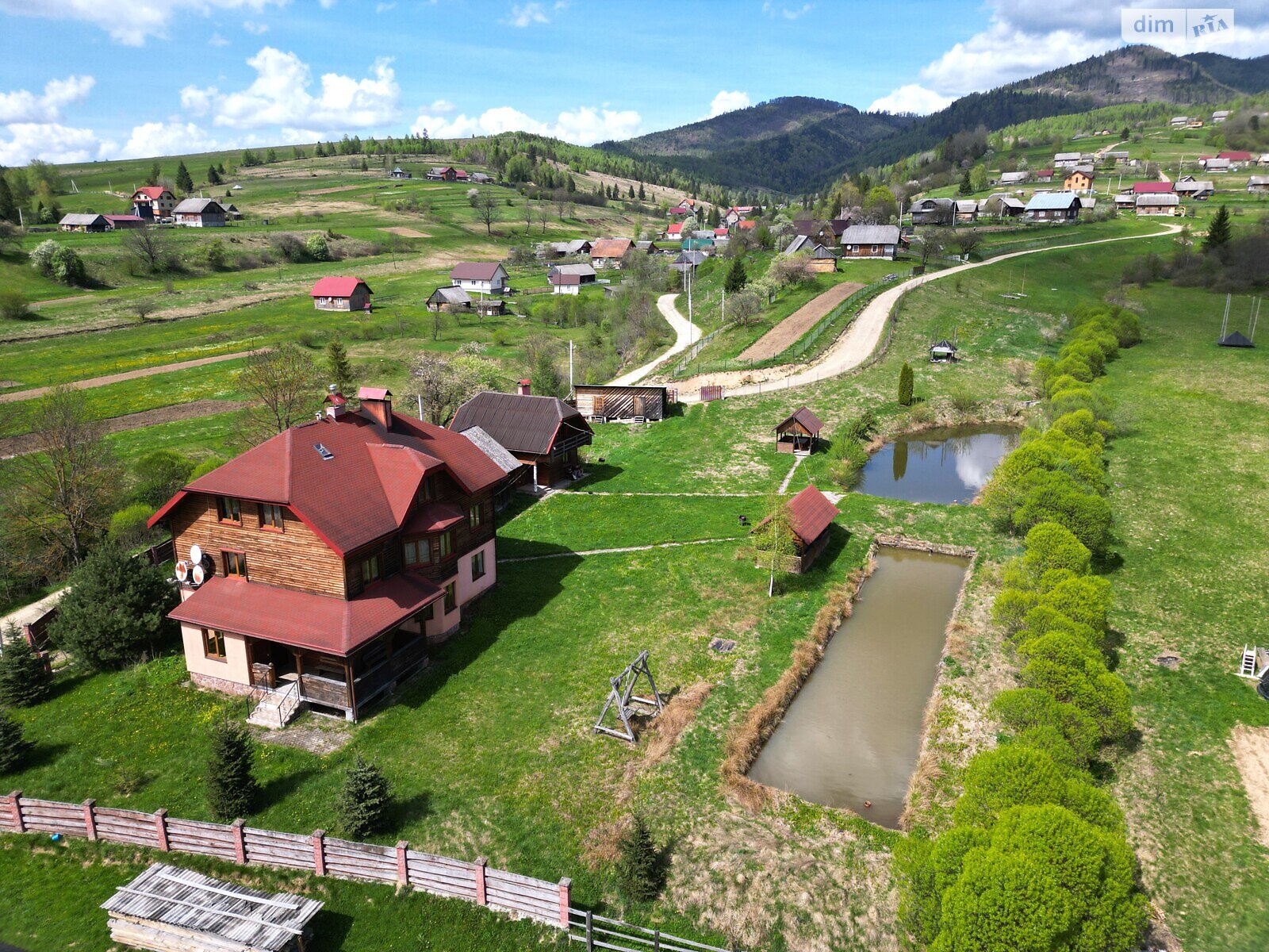триповерховий будинок з опаленням, 300 кв. м, цегла. Продаж у Славському фото 1 триповерховий будинок з опаленням, 300 кв. м, цегла. Продаж у Славському фото 1