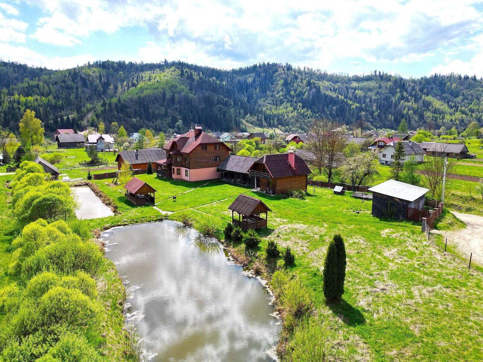 триповерховий будинок з опаленням, 300 кв. м, цегла. Продаж у Славському фото 1 триповерховий будинок з опаленням, 300 кв. м, цегла. Продаж у Славському фото 1
