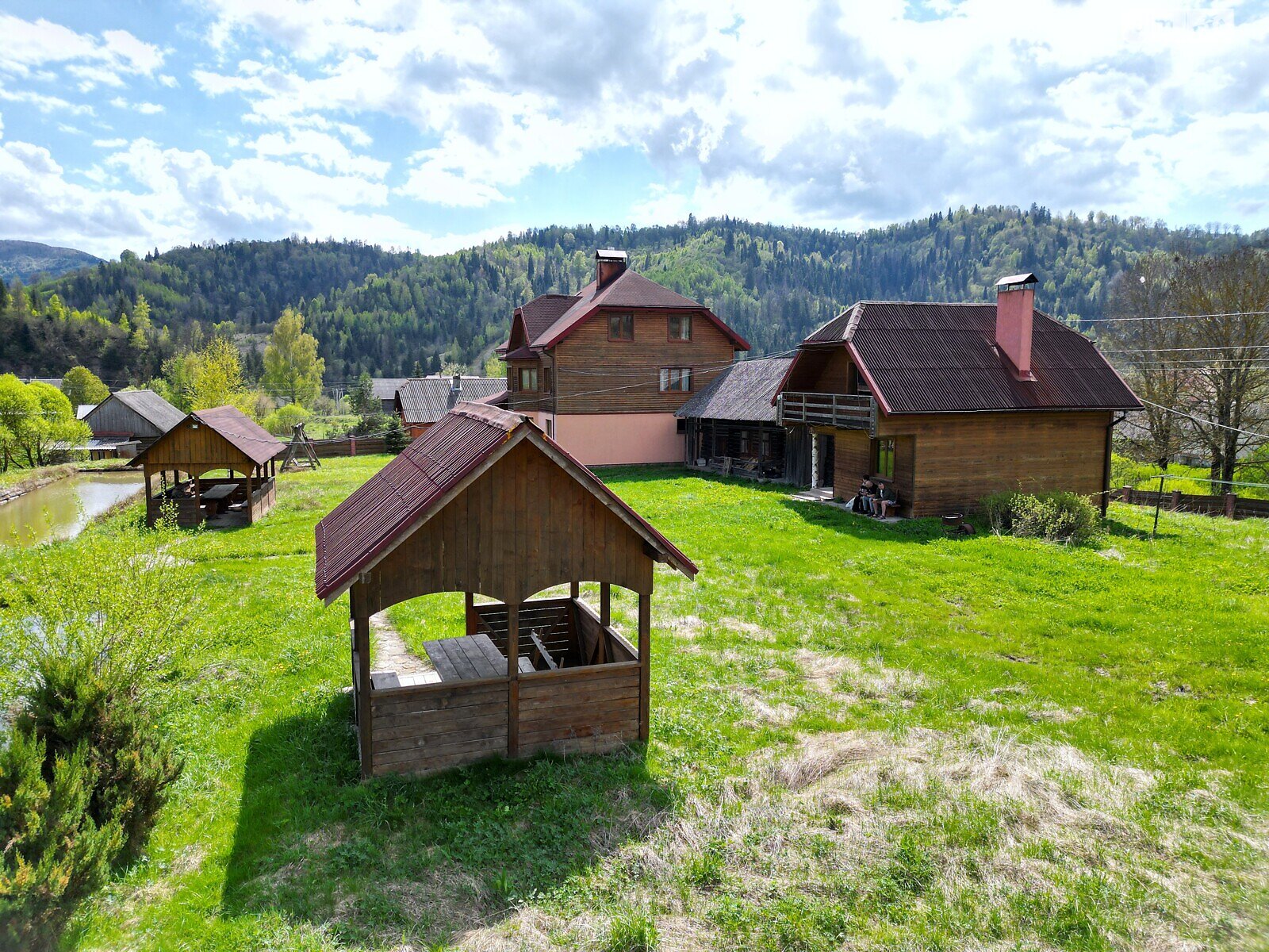 триповерховий будинок з опаленням, 300 кв. м, цегла. Продаж у Славському фото 1 триповерховий будинок з опаленням, 300 кв. м, цегла. Продаж у Славському фото 1
