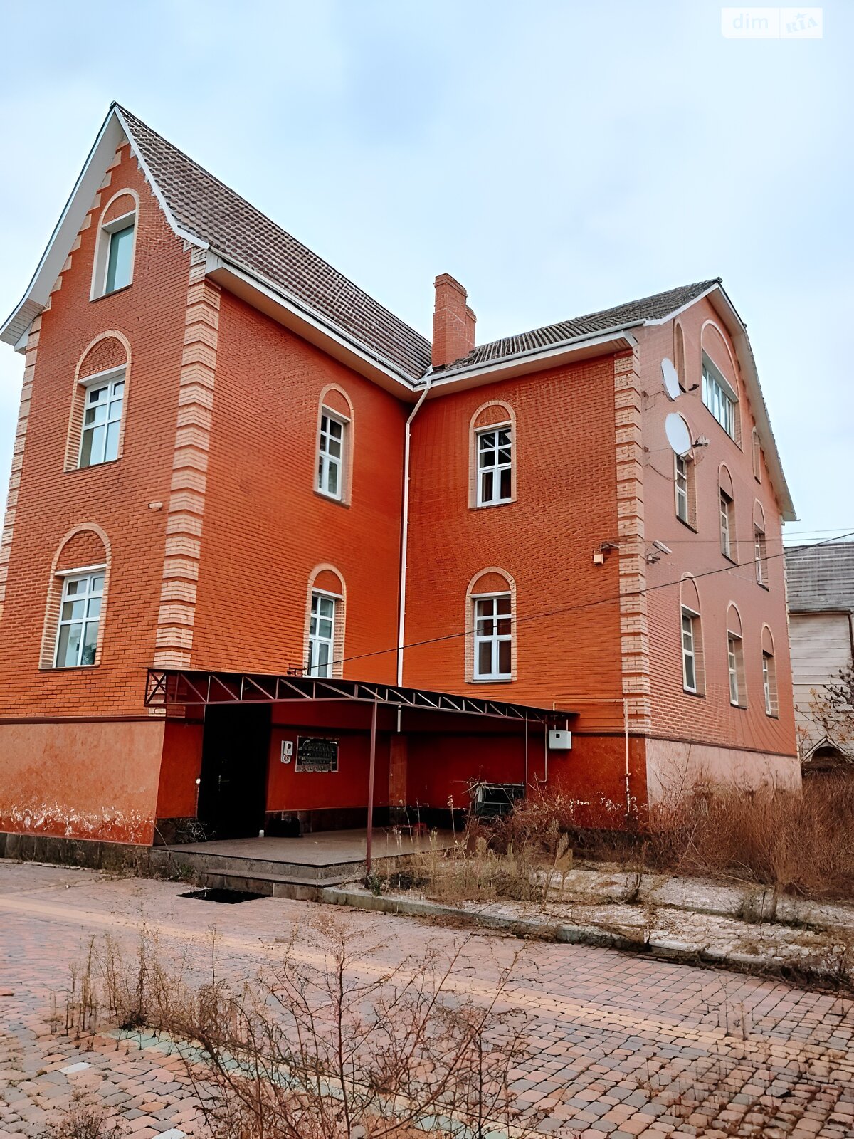 трехэтажный дом, 720 кв. м, кирпич. Продажа в Слободе фото 1 трехэтажный дом, 720 кв. м, кирпич. Продажа в Слободе фото 1