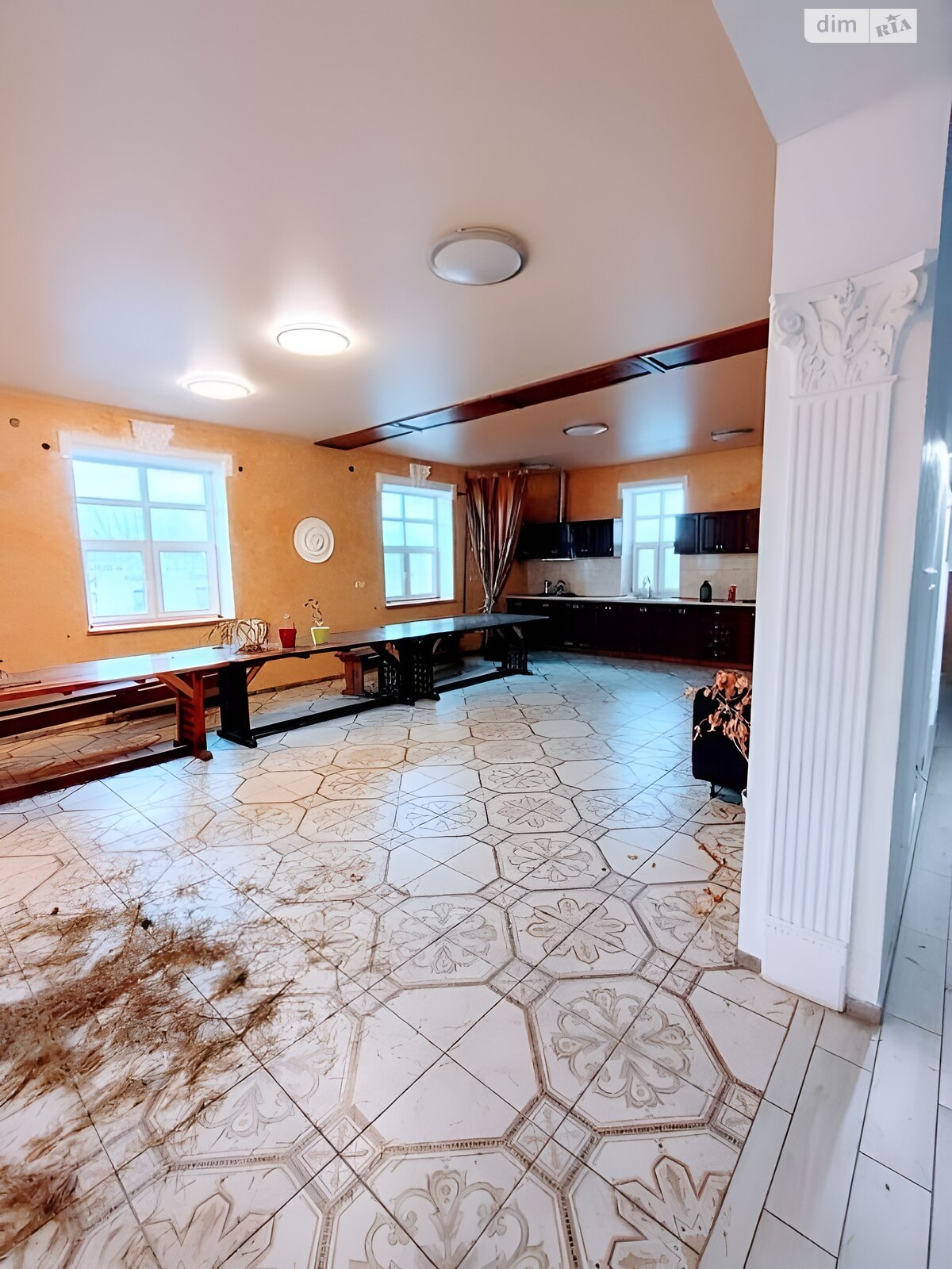 трехэтажный дом, 720 кв. м, кирпич. Продажа в Слободе фото 1 трехэтажный дом, 720 кв. м, кирпич. Продажа в Слободе фото 1