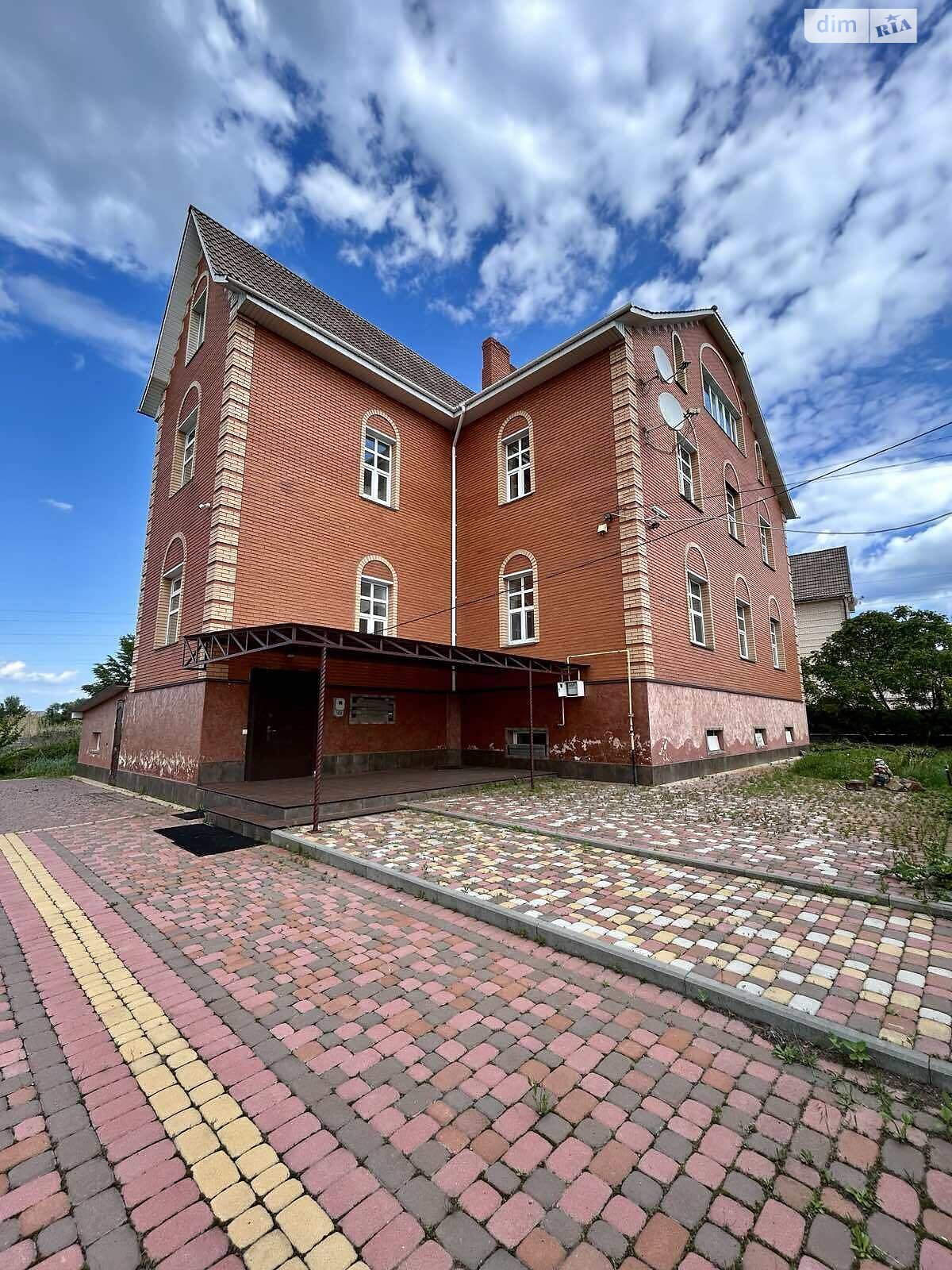 трехэтажный дом, 724 кв. м, керамический блок. Продажа в Слободе фото 1 трехэтажный дом, 724 кв. м, керамический блок. Продажа в Слободе фото 1