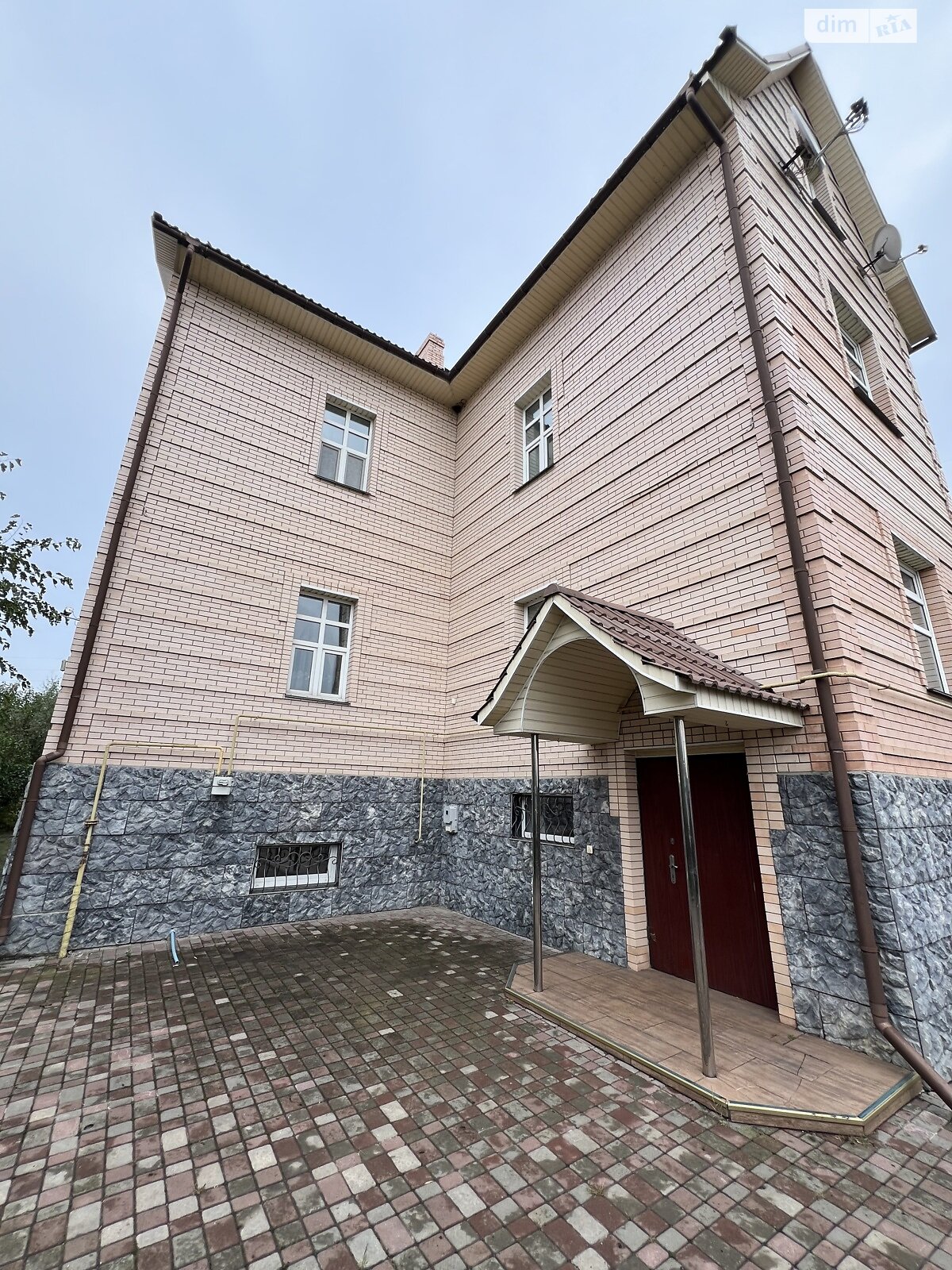 четырехэтажный дом с мебелью, 1000 кв. м, кирпич. Продажа в Слободе фото 1 четырехэтажный дом с мебелью, 1000 кв. м, кирпич. Продажа в Слободе фото 1