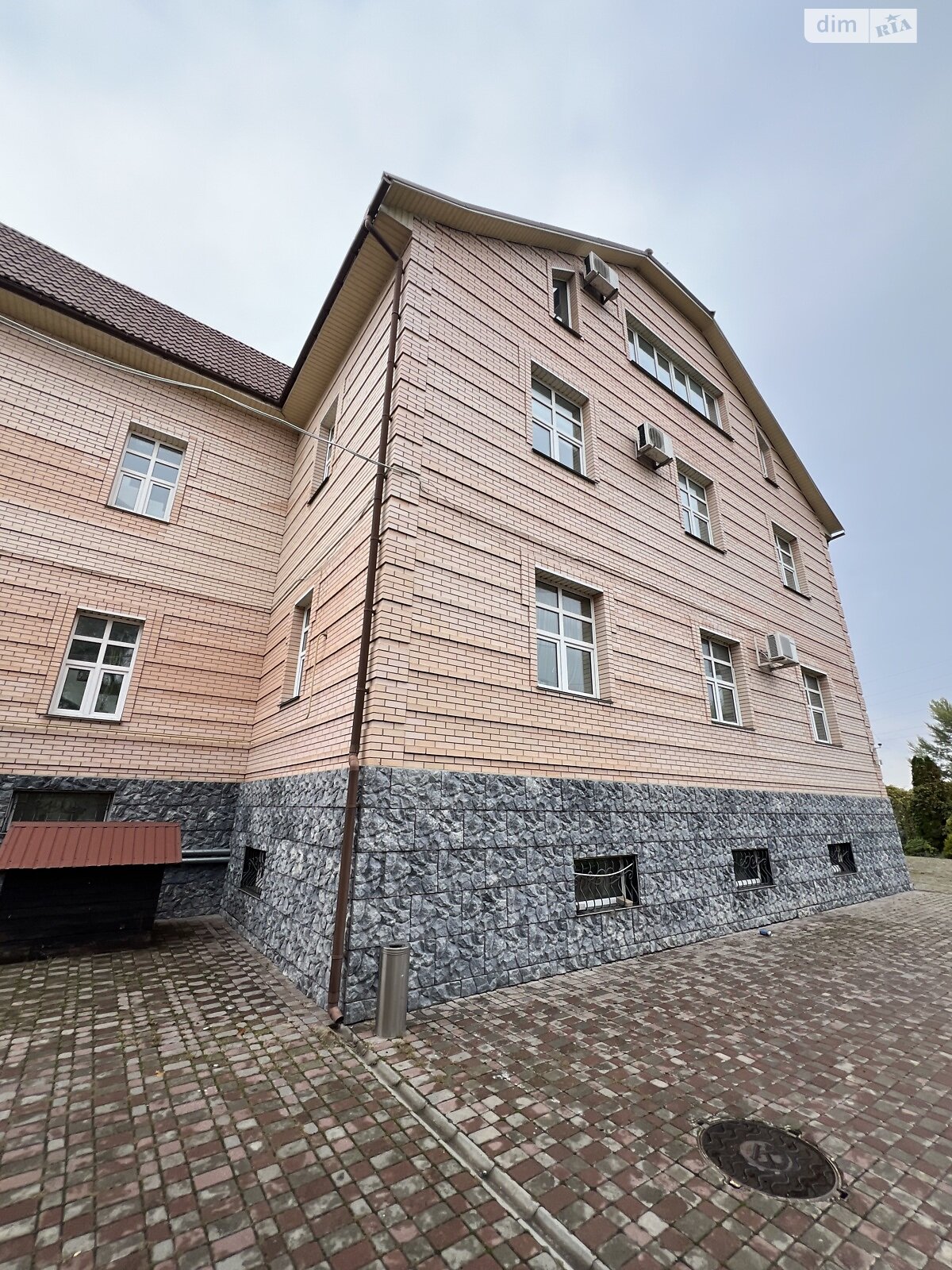 четырехэтажный дом с мебелью, 1000 кв. м, кирпич. Продажа в Слободе фото 1 четырехэтажный дом с мебелью, 1000 кв. м, кирпич. Продажа в Слободе фото 1