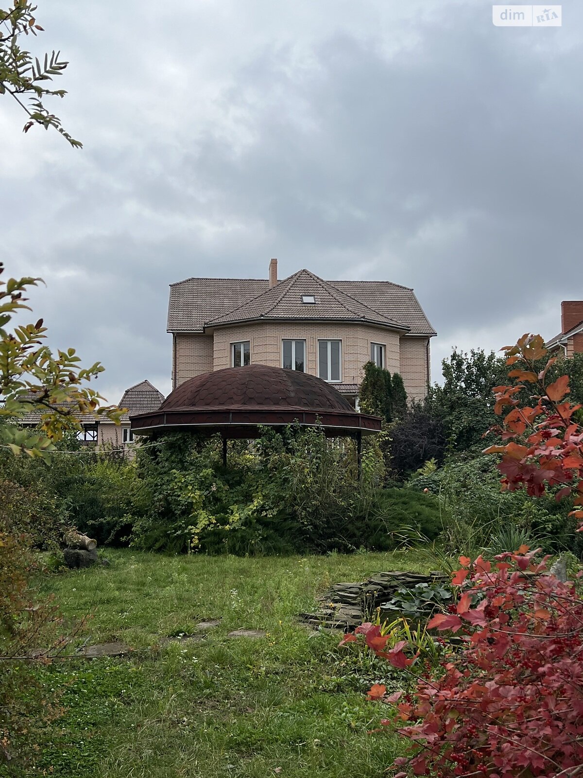 четырехэтажный дом с мебелью, 1000 кв. м, кирпич. Продажа в Слободе фото 1 четырехэтажный дом с мебелью, 1000 кв. м, кирпич. Продажа в Слободе фото 1