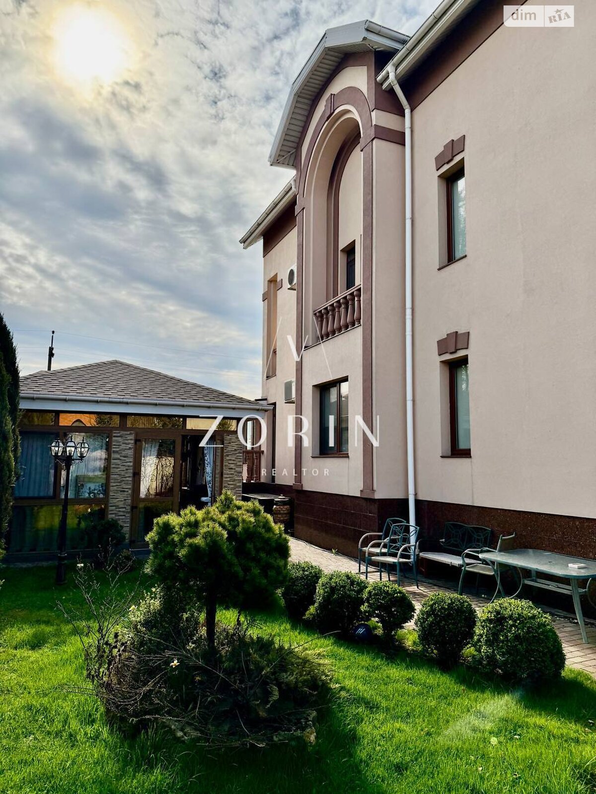 триповерховий будинок з гаражем, 368 кв. м, цегла. Продаж у Слобожанському фото 1 триповерховий будинок з гаражем, 368 кв. м, цегла. Продаж у Слобожанському фото 1