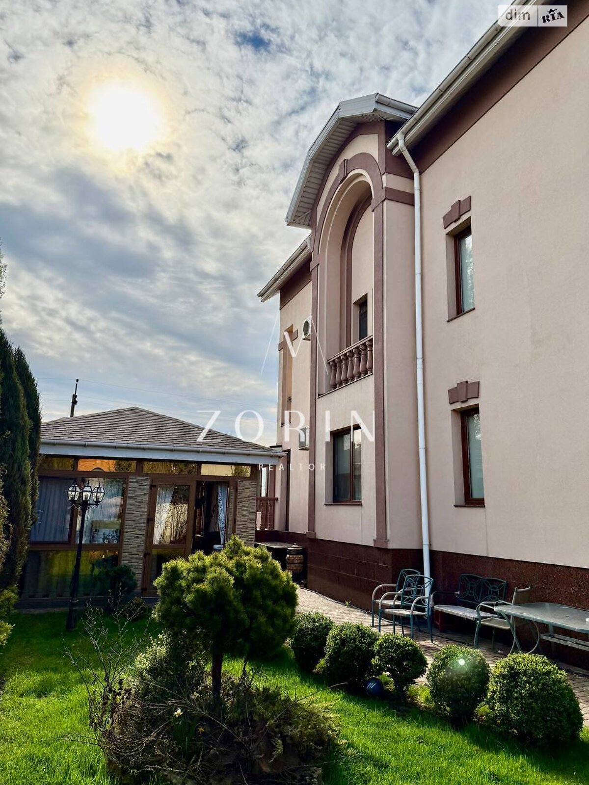 триповерховий будинок з гаражем, 368 кв. м, цегла. Продаж у Слобожанському фото 1 триповерховий будинок з гаражем, 368 кв. м, цегла. Продаж у Слобожанському фото 1