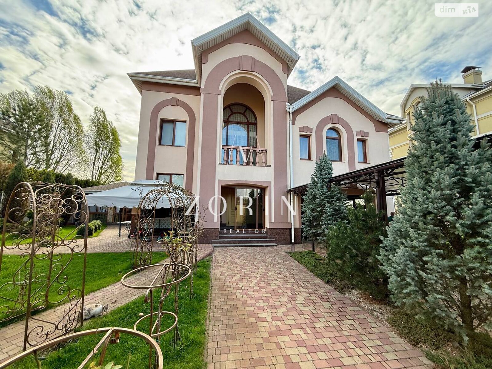 триповерховий будинок з гаражем, 368 кв. м, цегла. Продаж у Слобожанському фото 1 триповерховий будинок з гаражем, 368 кв. м, цегла. Продаж у Слобожанському фото 1
