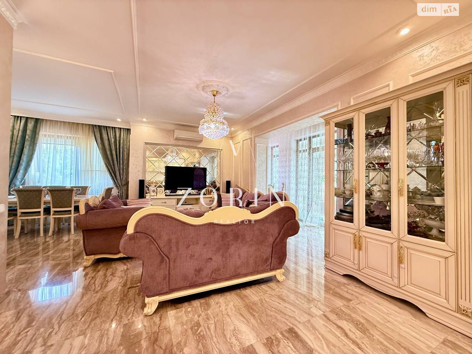 трехэтажный дом с гаражом, 368 кв. м, кирпич. Продажа в Слобожанском фото 1