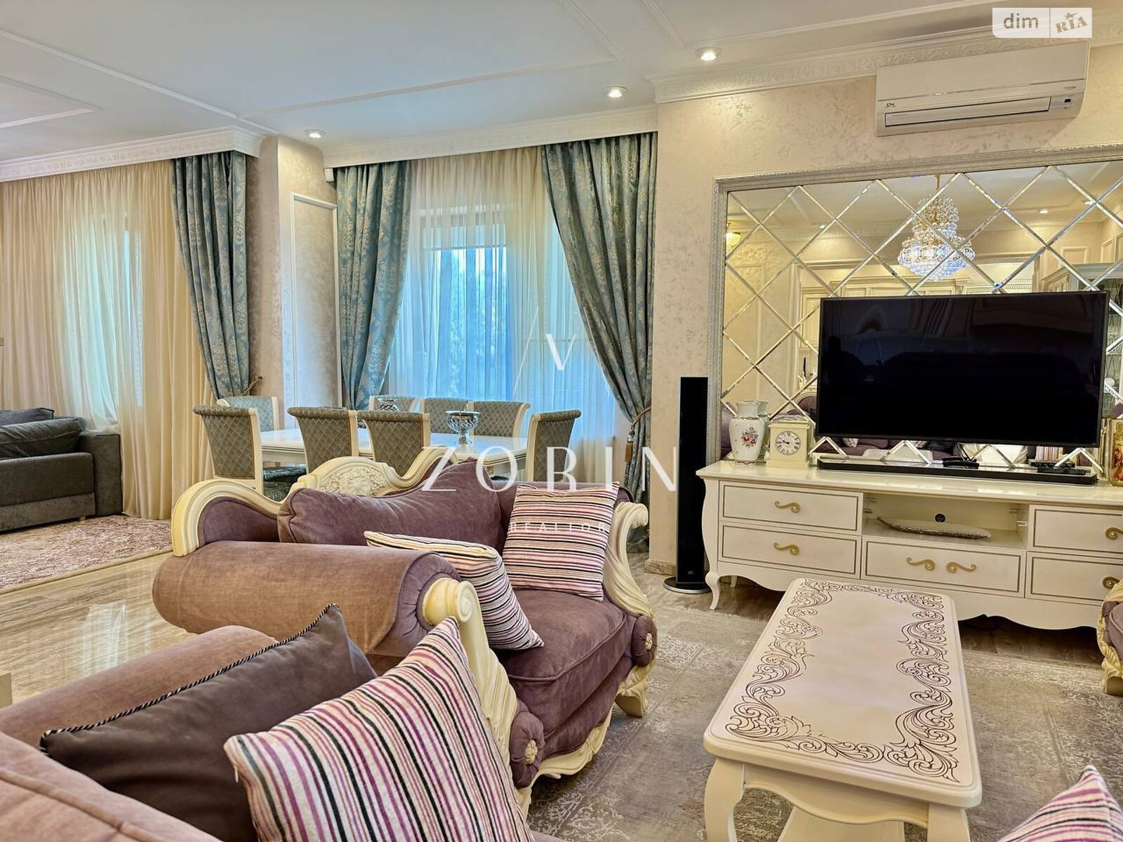 трехэтажный дом с гаражом, 368 кв. м, кирпич. Продажа в Слобожанском фото 1