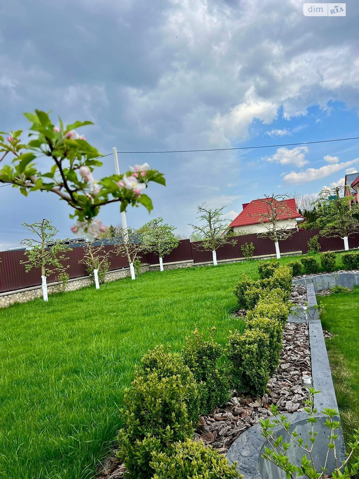 двоповерховий будинок з гаражем, 300 кв. м, цегла. Продаж у Смиківці фото 1 двоповерховий будинок з гаражем, 300 кв. м, цегла. Продаж у Смиківці фото 1
