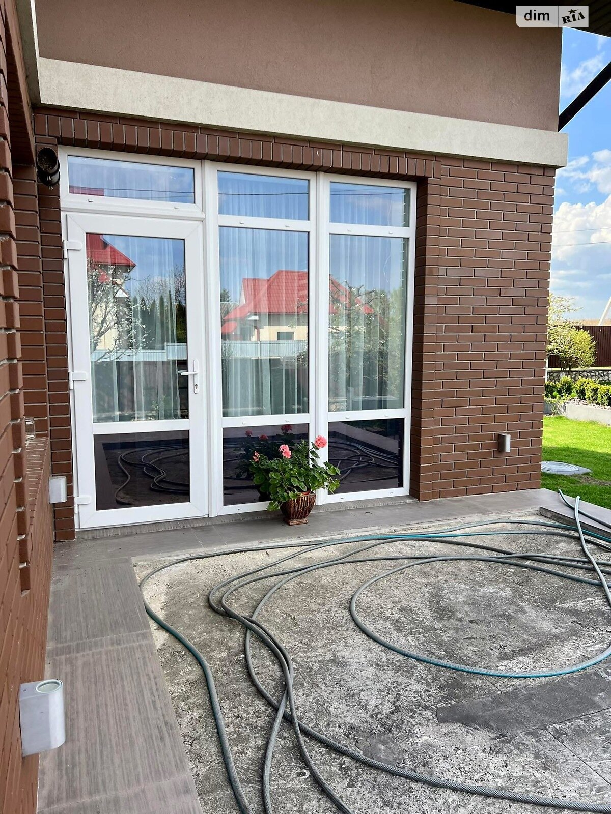 двоповерховий будинок з гаражем, 300 кв. м, цегла. Продаж у Смиківці фото 1 двоповерховий будинок з гаражем, 300 кв. м, цегла. Продаж у Смиківці фото 1
