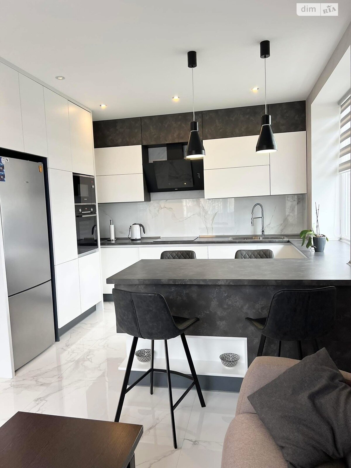 двоповерховий будинок з гаражем, 300 кв. м, цегла. Продаж у Смиківці фото 1 двоповерховий будинок з гаражем, 300 кв. м, цегла. Продаж у Смиківці фото 1