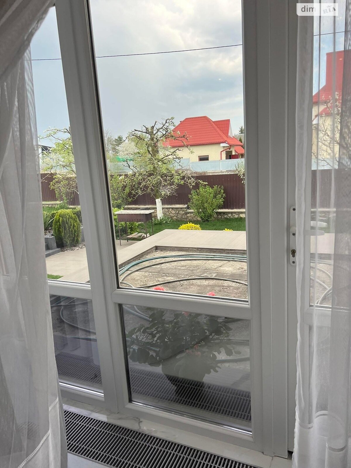 двоповерховий будинок з гаражем, 300 кв. м, цегла. Продаж у Смиківці фото 1 двоповерховий будинок з гаражем, 300 кв. м, цегла. Продаж у Смиківці фото 1