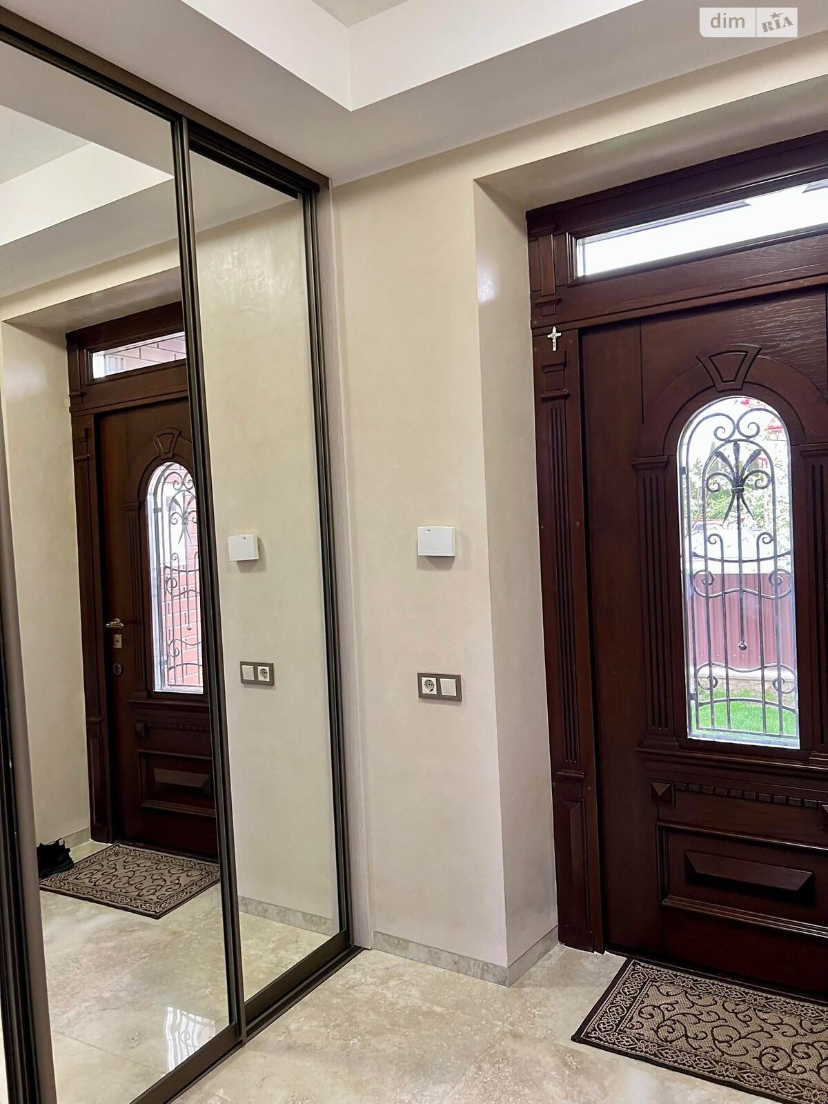 двоповерховий будинок з гаражем, 300 кв. м, цегла. Продаж у Смиківці фото 1 двоповерховий будинок з гаражем, 300 кв. м, цегла. Продаж у Смиківці фото 1