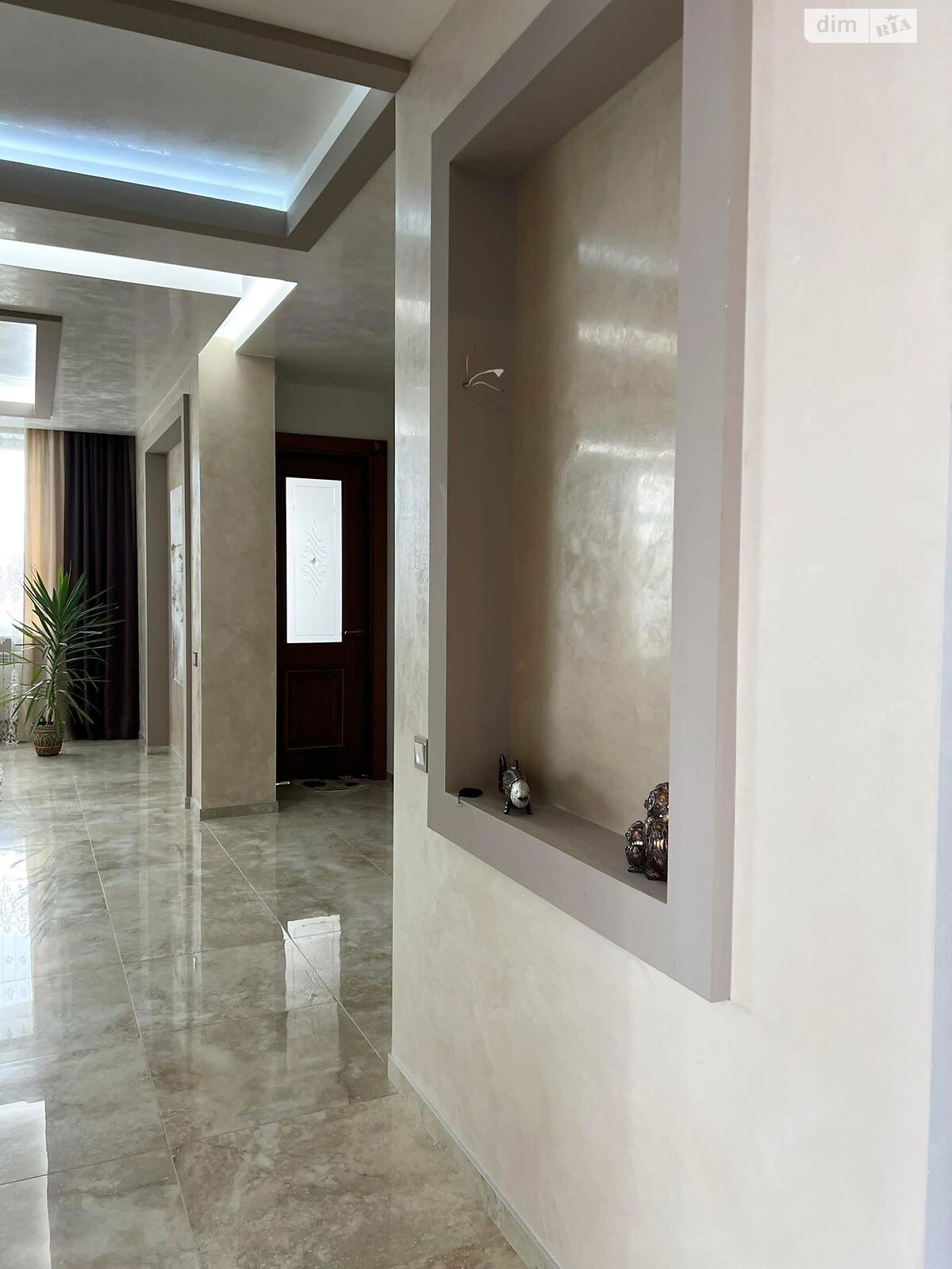 двоповерховий будинок з гаражем, 300 кв. м, цегла. Продаж у Смиківці фото 1 двоповерховий будинок з гаражем, 300 кв. м, цегла. Продаж у Смиківці фото 1