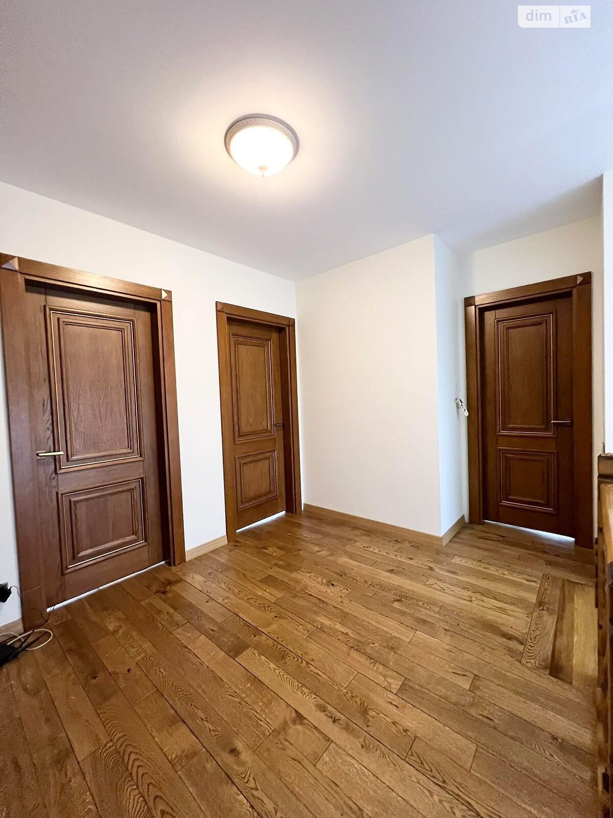 двоповерховий будинок з гаражем, 300 кв. м, цегла. Продаж у Смиківці фото 1 двоповерховий будинок з гаражем, 300 кв. м, цегла. Продаж у Смиківці фото 1