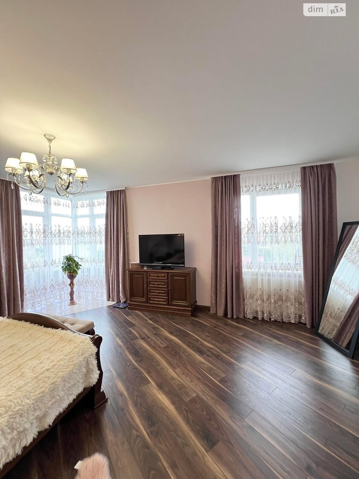 двоповерховий будинок з гаражем, 300 кв. м, цегла. Продаж у Смиківці фото 1 двоповерховий будинок з гаражем, 300 кв. м, цегла. Продаж у Смиківці фото 1