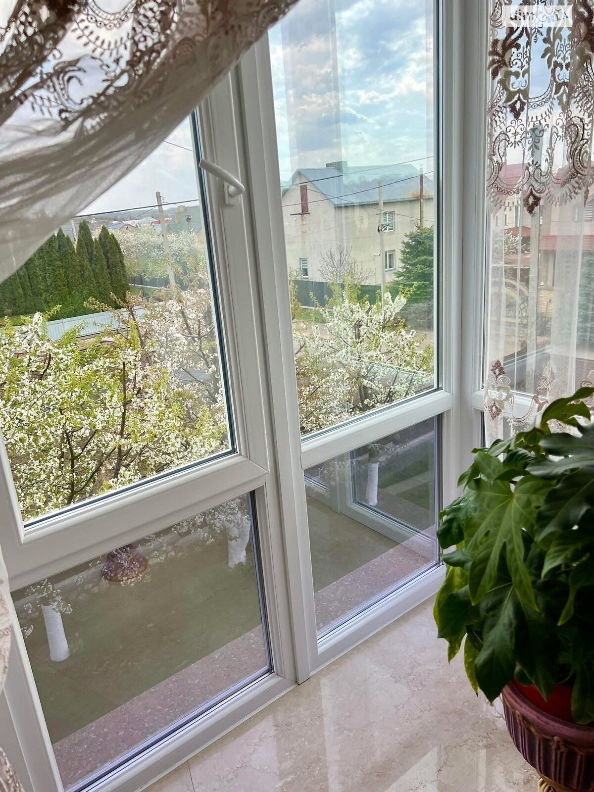 двоповерховий будинок з гаражем, 300 кв. м, цегла. Продаж у Смиківці фото 1 двоповерховий будинок з гаражем, 300 кв. м, цегла. Продаж у Смиківці фото 1