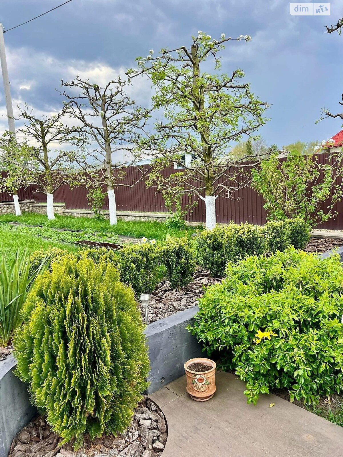 триповерховий будинок з гаражем, 300 кв. м, цегла. Продаж у Смиківці фото 1 триповерховий будинок з гаражем, 300 кв. м, цегла. Продаж у Смиківці фото 1