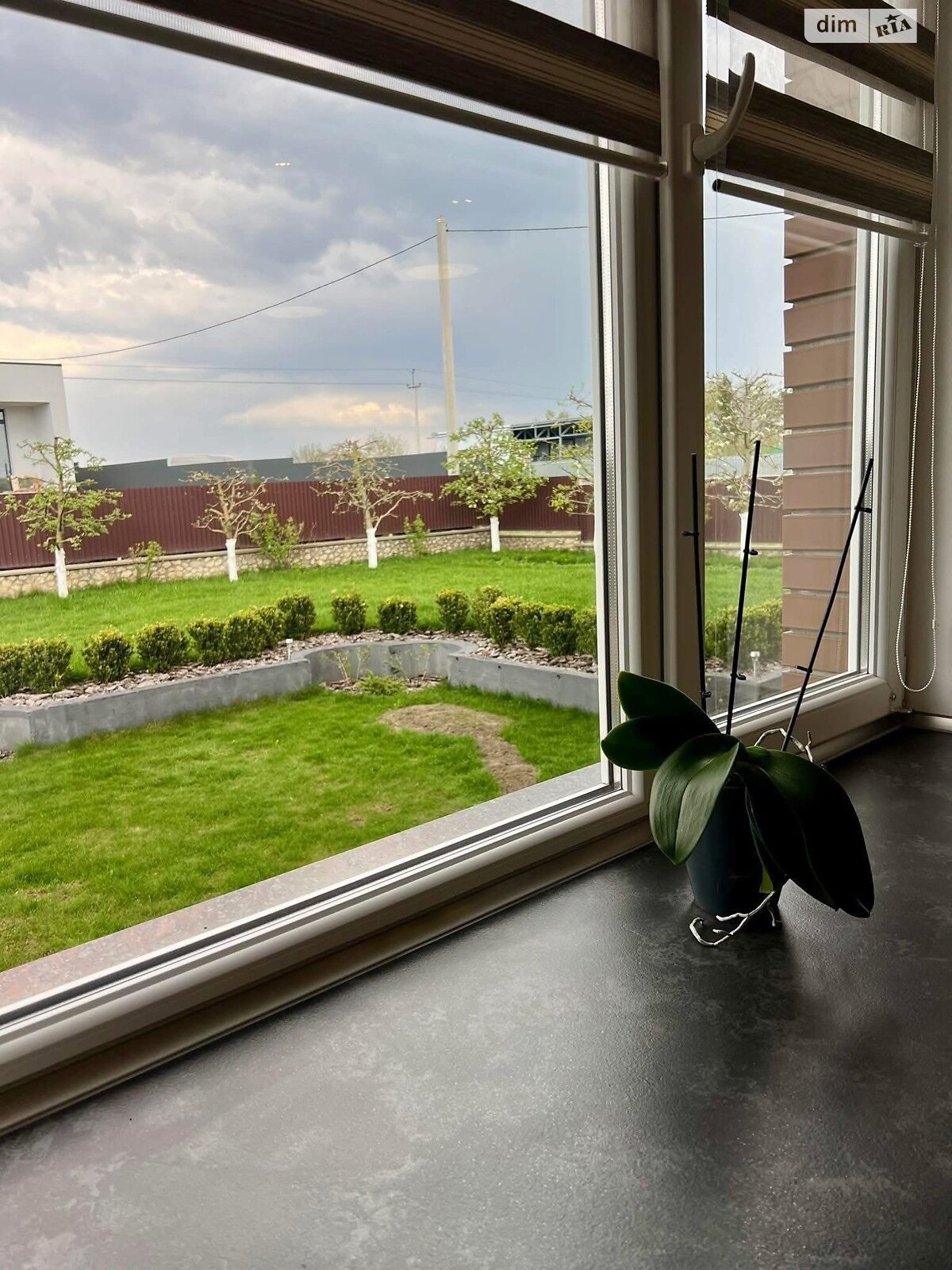 триповерховий будинок з гаражем, 300 кв. м, цегла. Продаж у Смиківці фото 1 триповерховий будинок з гаражем, 300 кв. м, цегла. Продаж у Смиківці фото 1