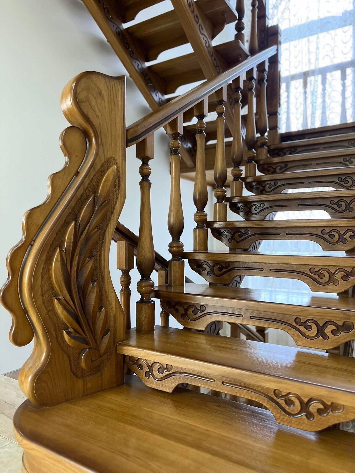 триповерховий будинок з гаражем, 300 кв. м, цегла. Продаж у Смиківці фото 1 триповерховий будинок з гаражем, 300 кв. м, цегла. Продаж у Смиківці фото 1