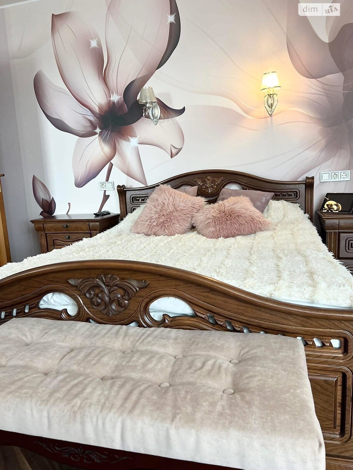триповерховий будинок з гаражем, 300 кв. м, цегла. Продаж у Смиківці фото 1 триповерховий будинок з гаражем, 300 кв. м, цегла. Продаж у Смиківці фото 1