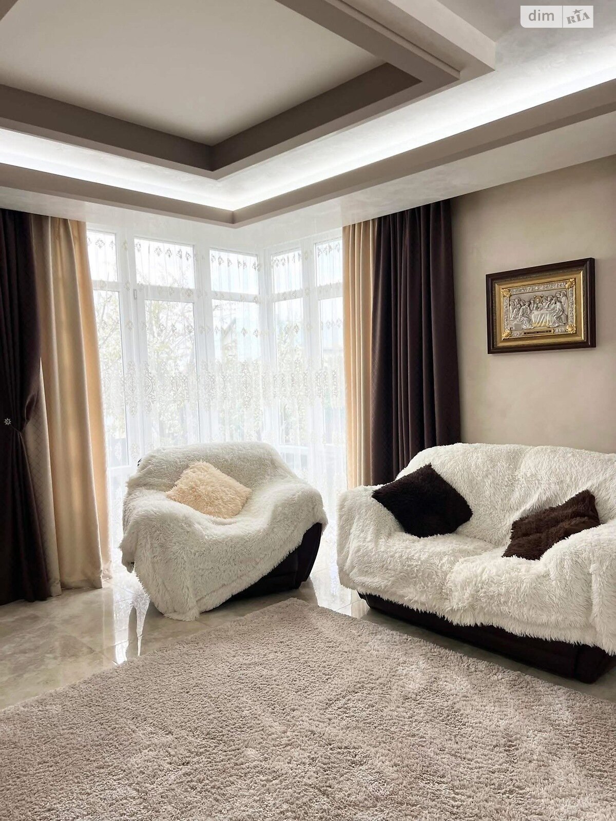 триповерховий будинок з гаражем, 300 кв. м, цегла. Продаж у Смиківці фото 1 триповерховий будинок з гаражем, 300 кв. м, цегла. Продаж у Смиківці фото 1
