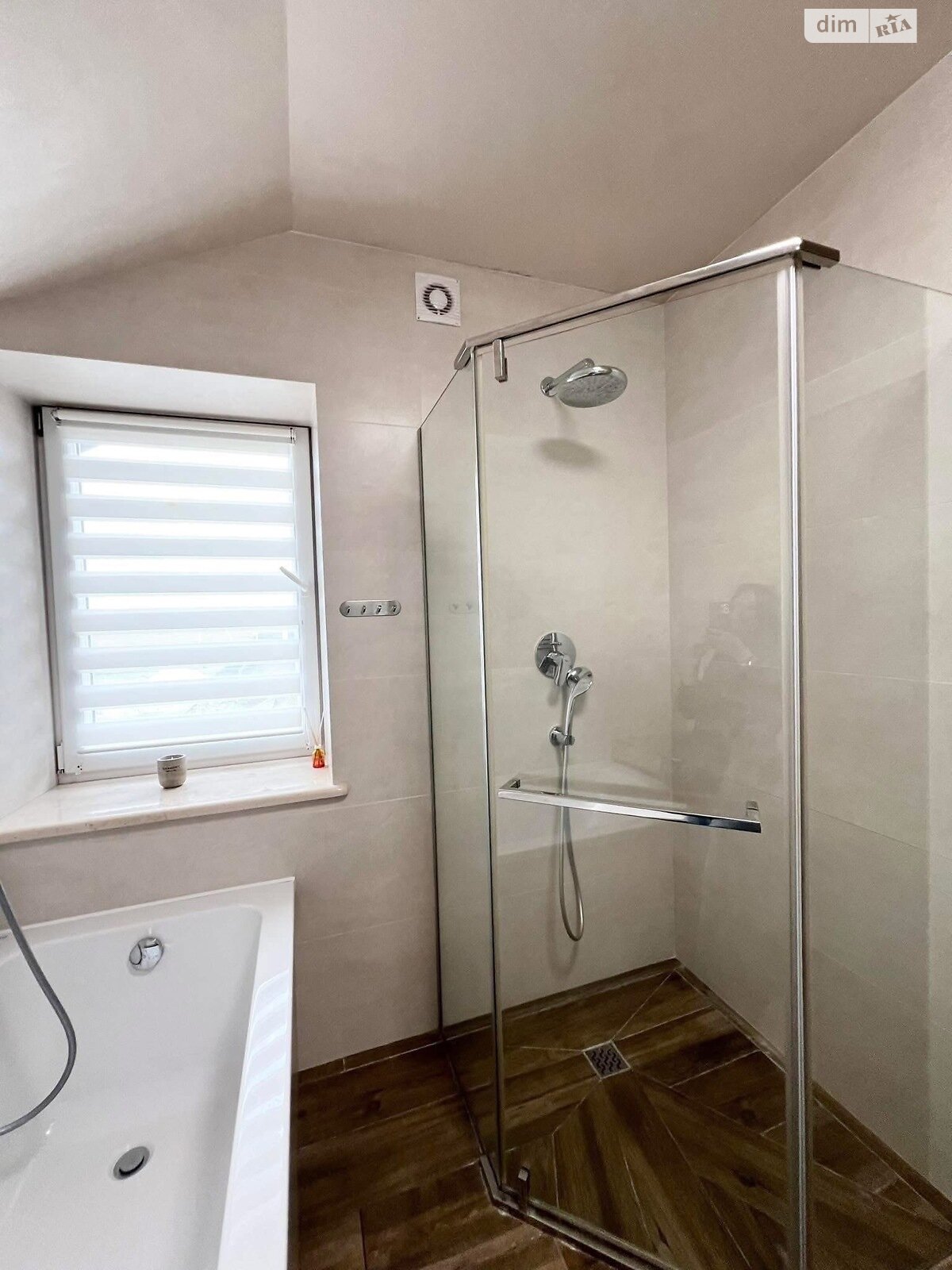 триповерховий будинок з гаражем, 300 кв. м, цегла. Продаж у Смиківці фото 1 триповерховий будинок з гаражем, 300 кв. м, цегла. Продаж у Смиківці фото 1