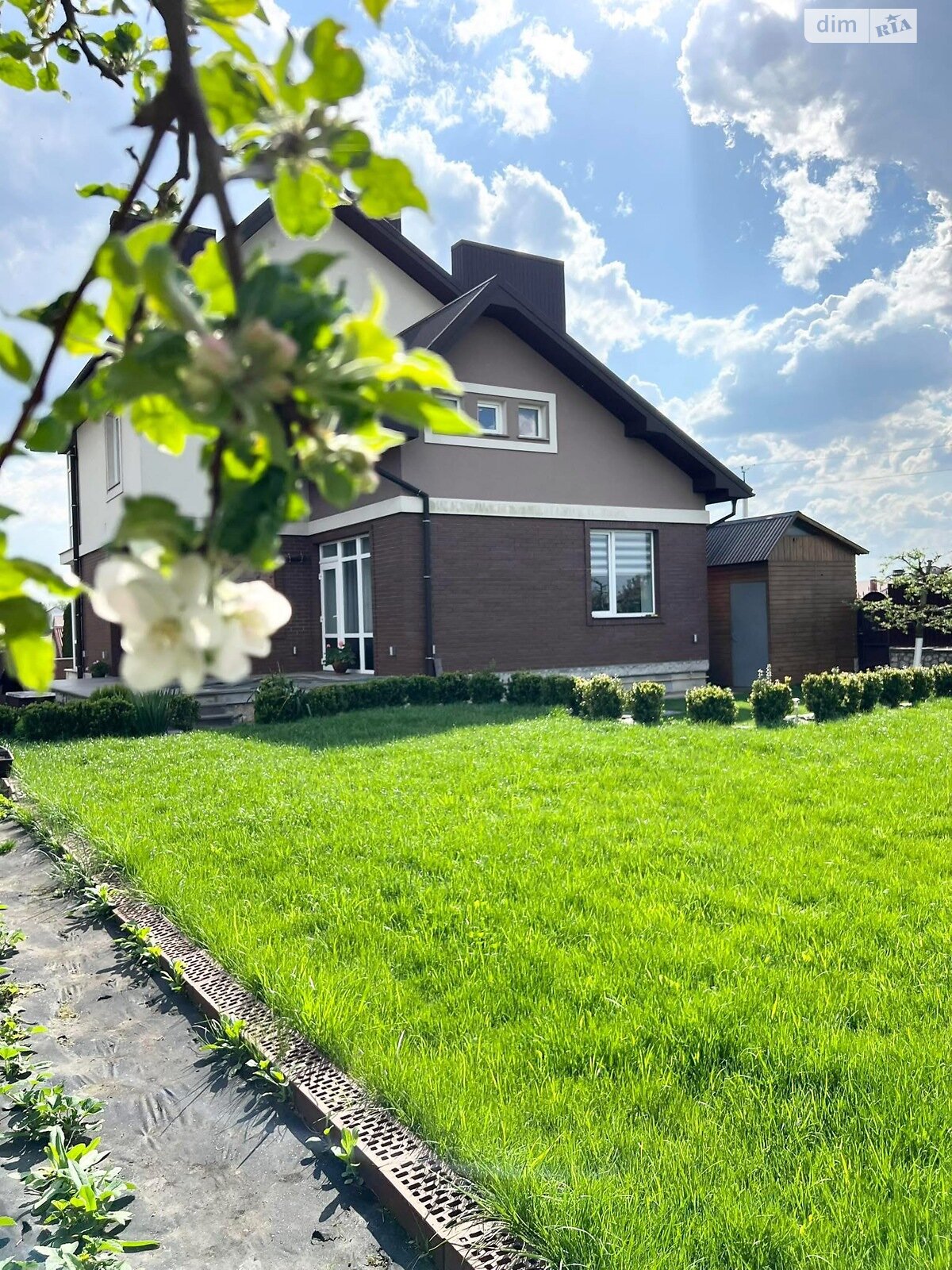 двухэтажный дом с гаражом, 300 кв. м, кирпич. Продажа в Смыковцы фото 1 двухэтажный дом с гаражом, 300 кв. м, кирпич. Продажа в Смыковцы фото 1