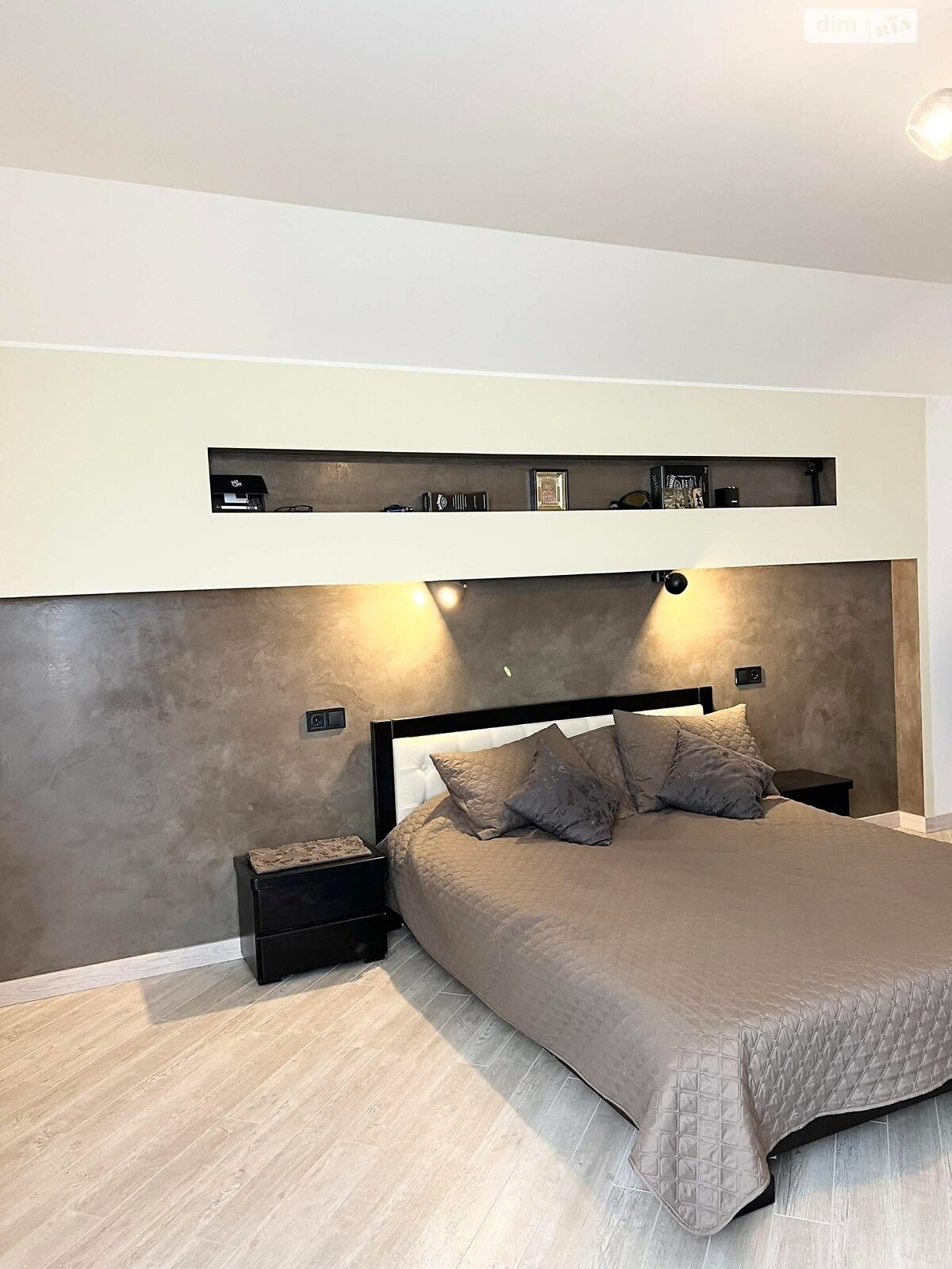 двухэтажный дом с гаражом, 300 кв. м, кирпич. Продажа в Смыковцы фото 1 двухэтажный дом с гаражом, 300 кв. м, кирпич. Продажа в Смыковцы фото 1