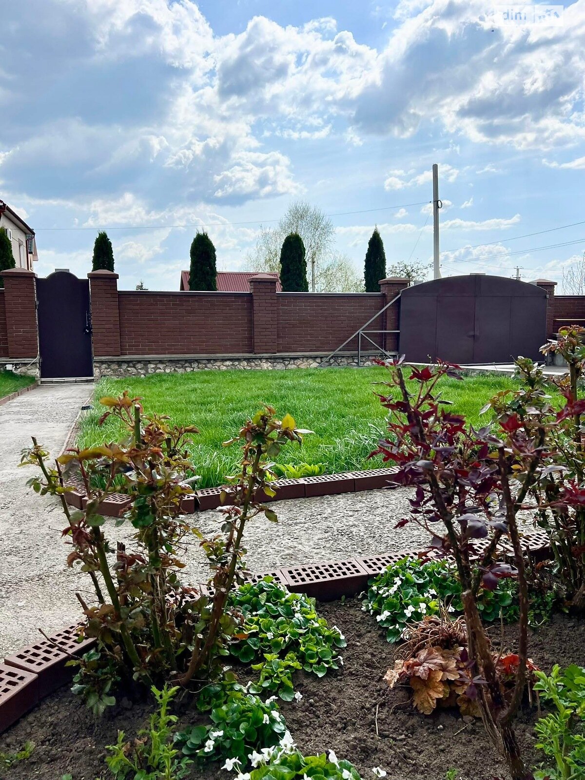 двухэтажный дом с гаражом, 300 кв. м, кирпич. Продажа в Смыковцы фото 1 двухэтажный дом с гаражом, 300 кв. м, кирпич. Продажа в Смыковцы фото 1