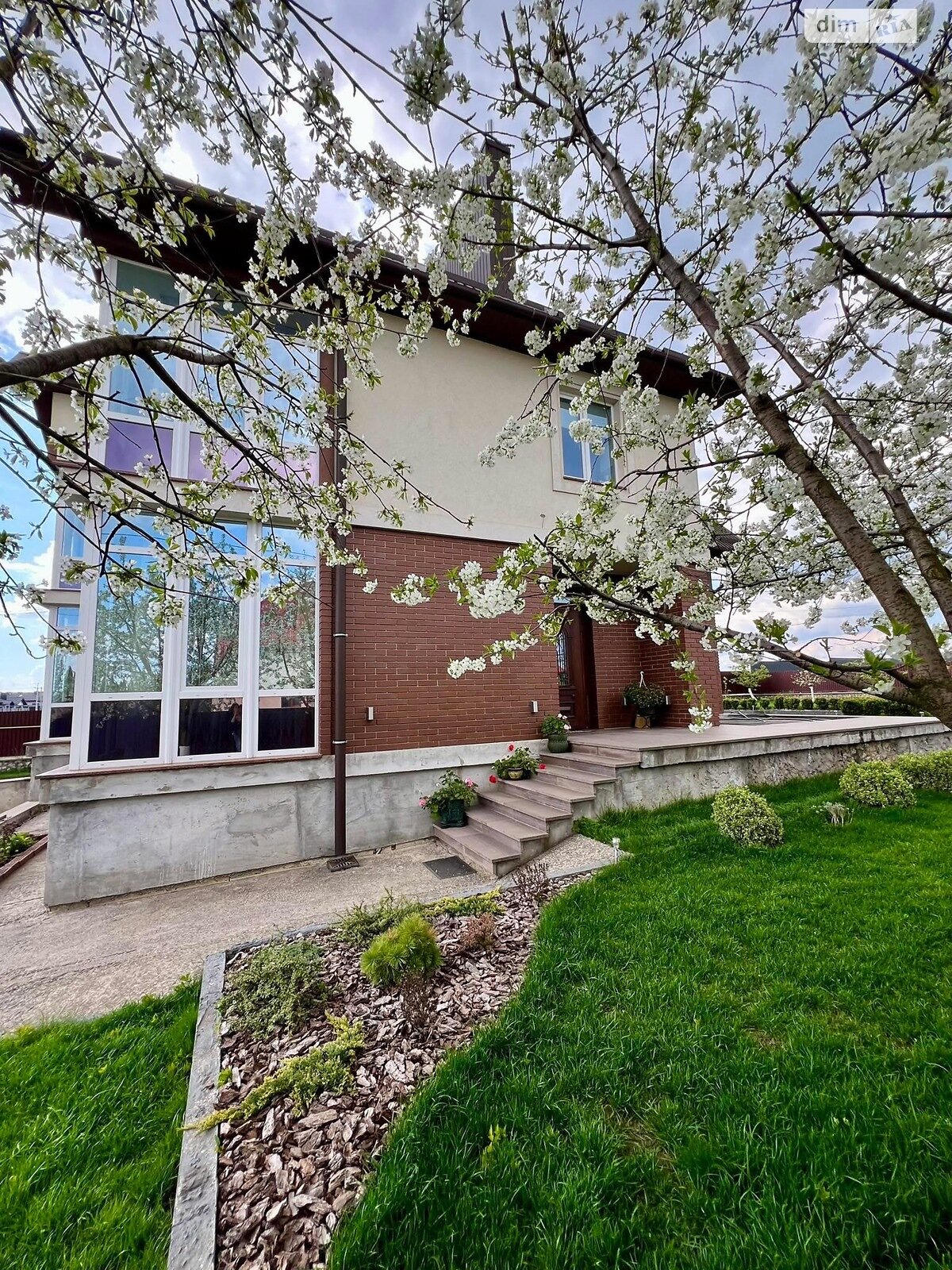 двухэтажный дом с гаражом, 300 кв. м, кирпич. Продажа в Смыковцы фото 1 двухэтажный дом с гаражом, 300 кв. м, кирпич. Продажа в Смыковцы фото 1