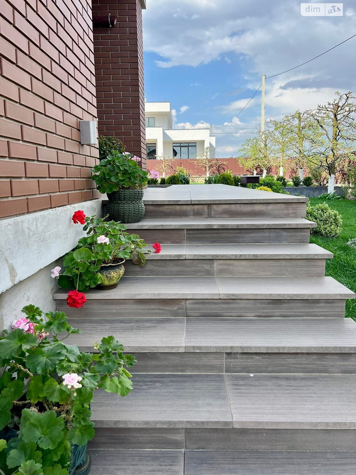 двухэтажный дом с гаражом, 300 кв. м, кирпич. Продажа в Смыковцы фото 1 двухэтажный дом с гаражом, 300 кв. м, кирпич. Продажа в Смыковцы фото 1