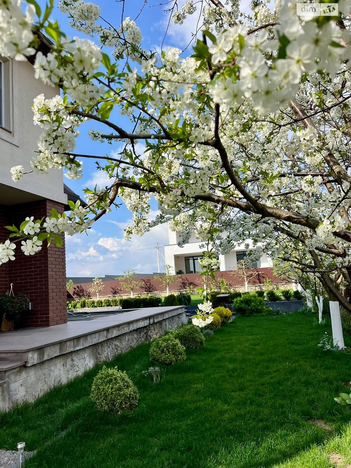 двухэтажный дом с гаражом, 300 кв. м, кирпич. Продажа в Смыковцы фото 1 двухэтажный дом с гаражом, 300 кв. м, кирпич. Продажа в Смыковцы фото 1